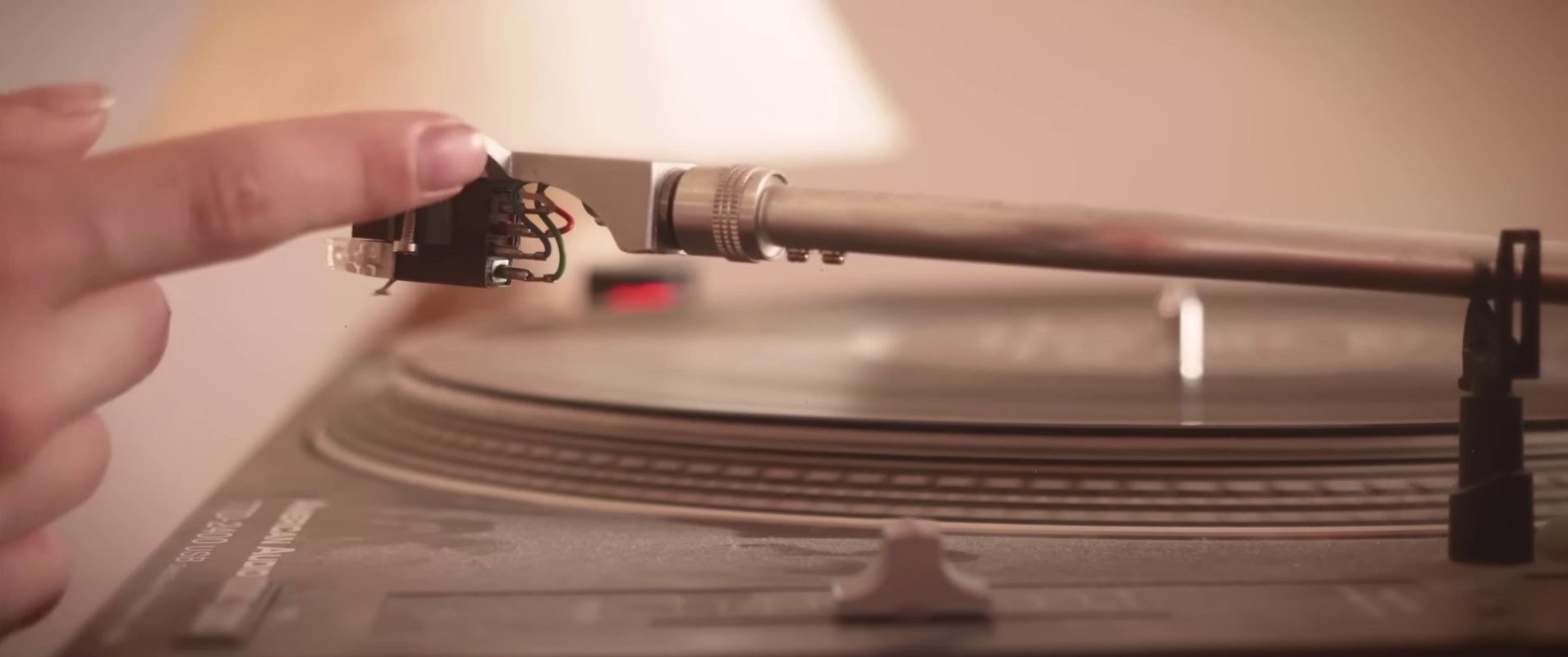 Émilie dansait  (2022) —  shot,  lighting