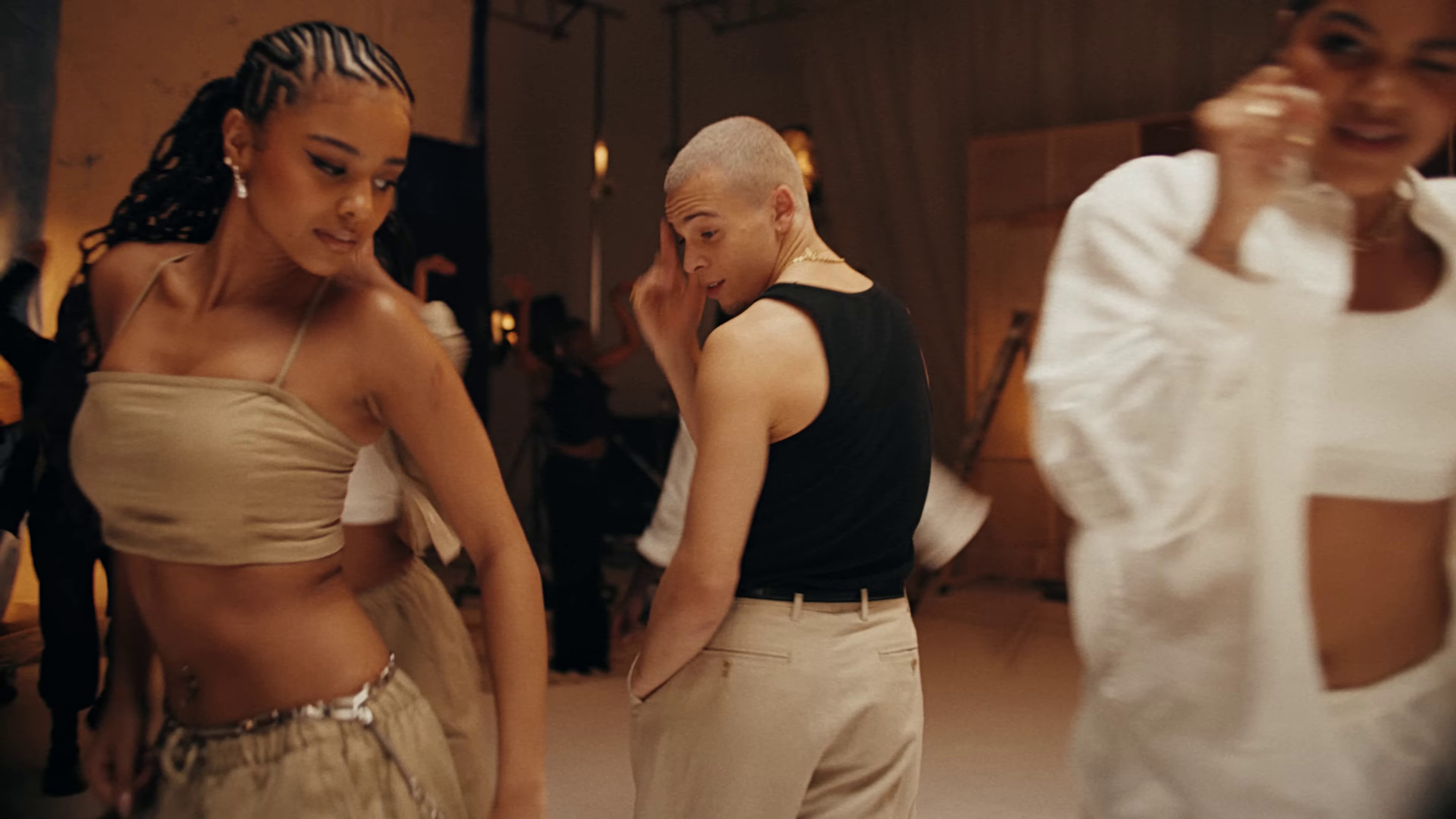 GAP x Jungle - Linen Moves Campaign (feat. Tyla) (2024) —  shot,  lighting