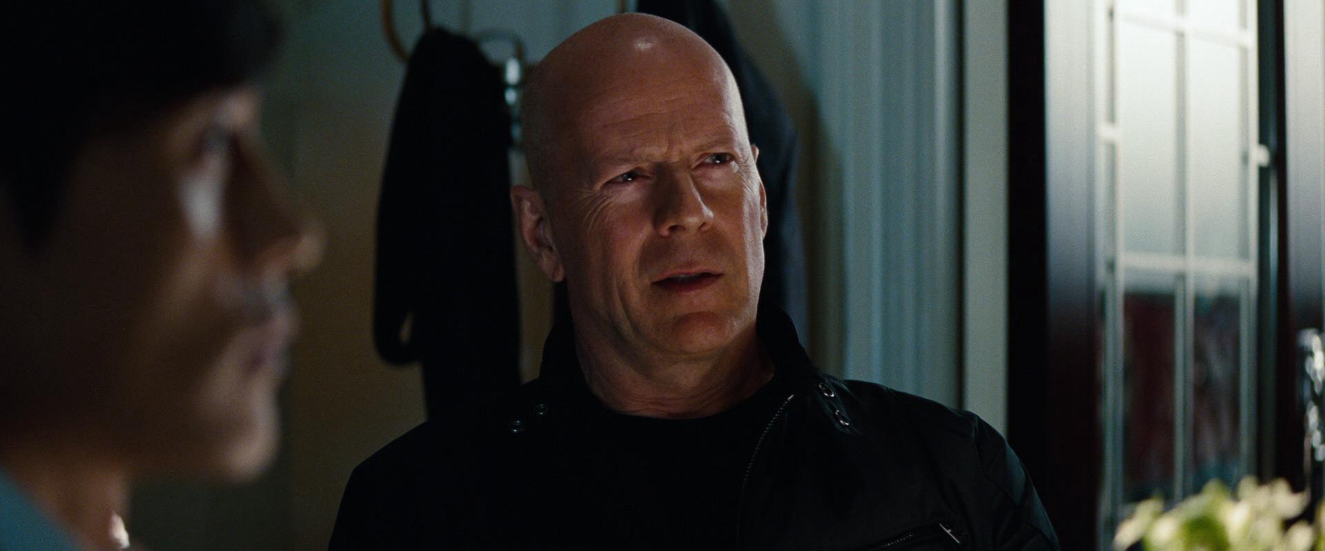 RED 2 (2013) —  shot,  lighting