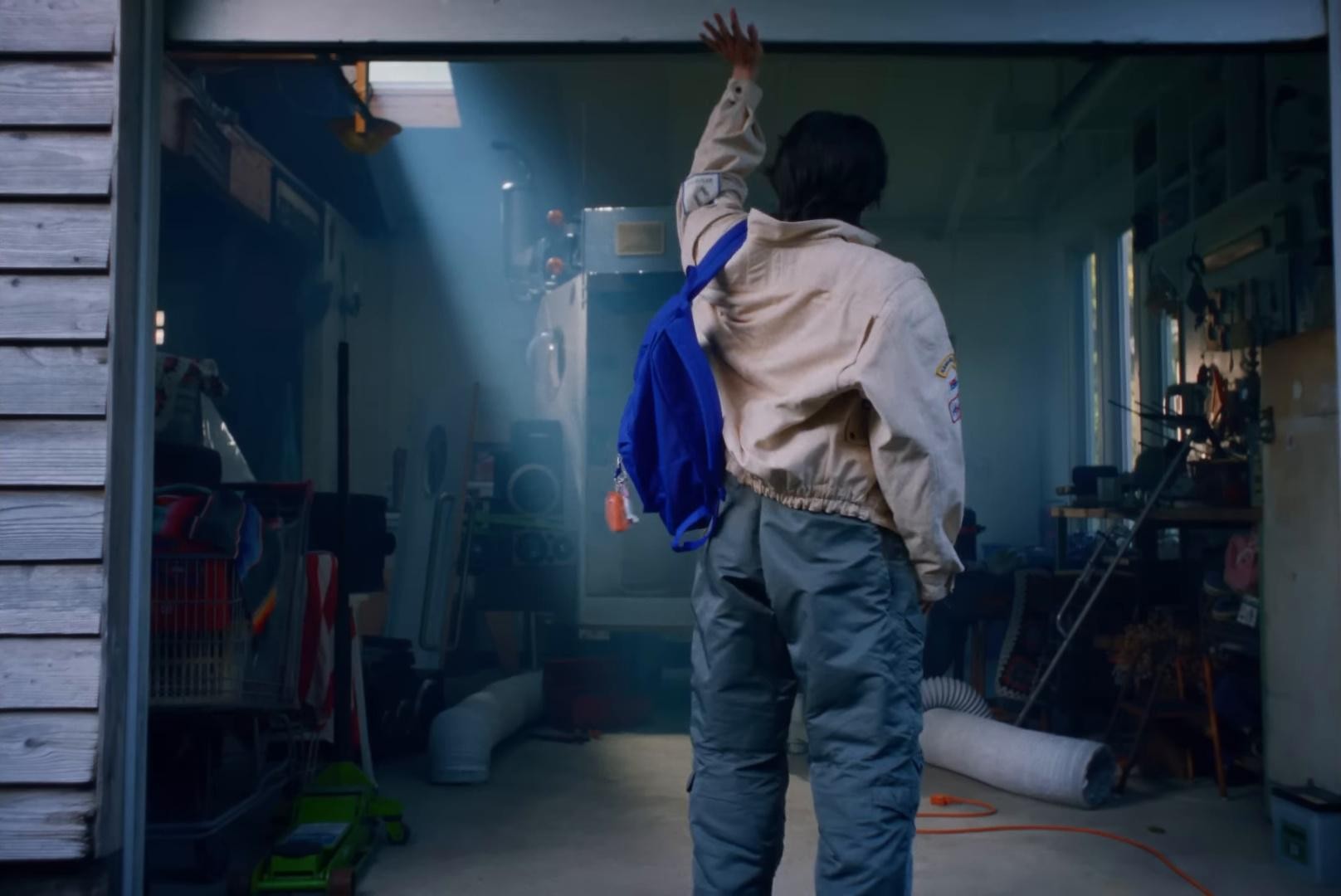 文通 (Buntsu) (2025) —  shot,  lighting