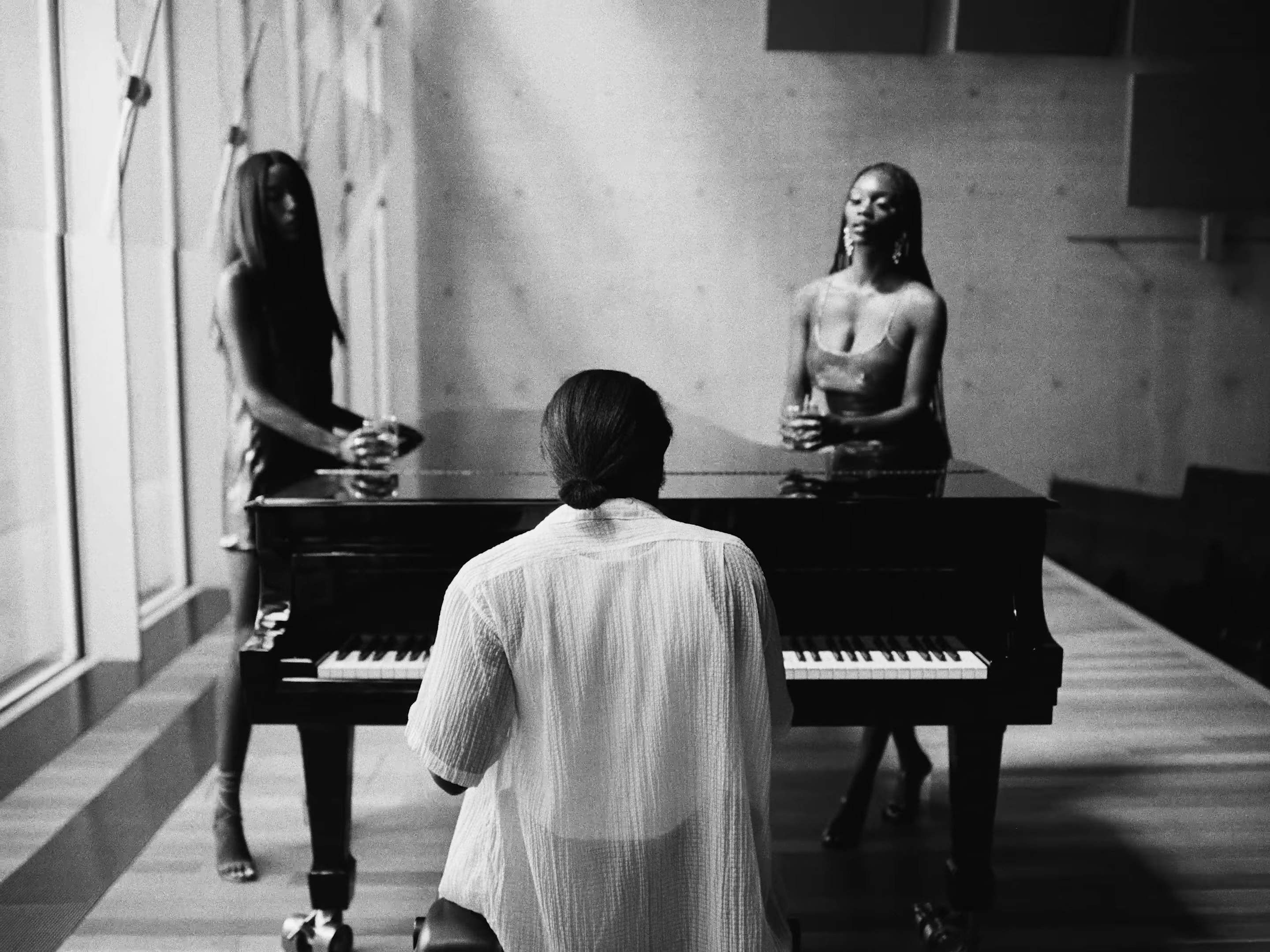 N95 (2022) —  shot,  lighting