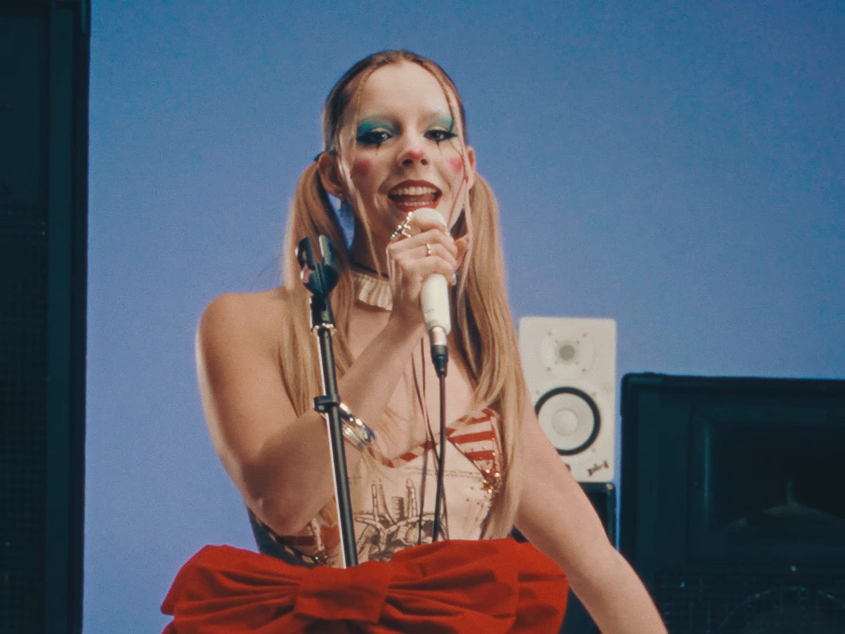 dog (2024) —  shot,  lighting