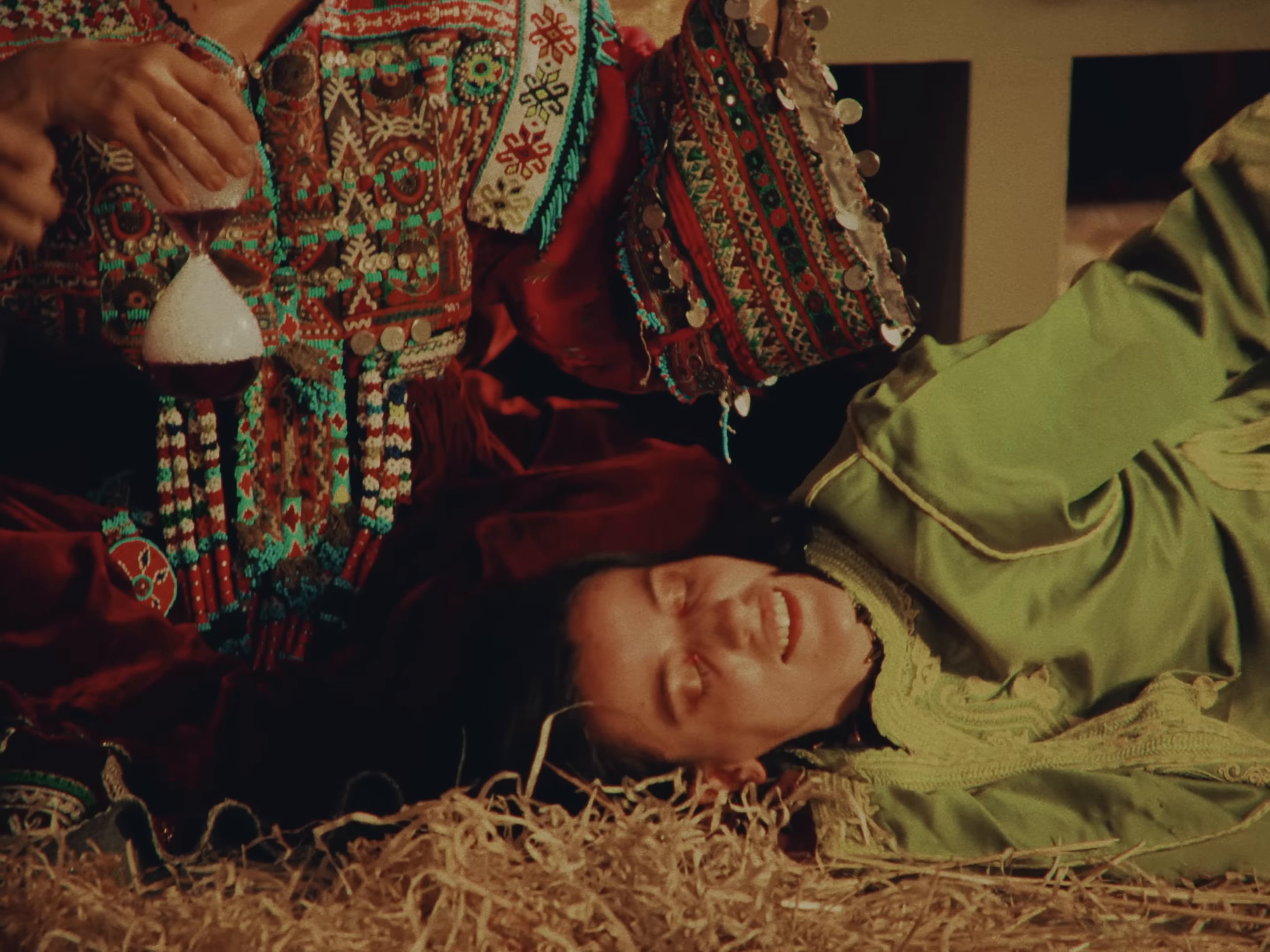 Levítico 20:9 (2024) —  shot,  lighting