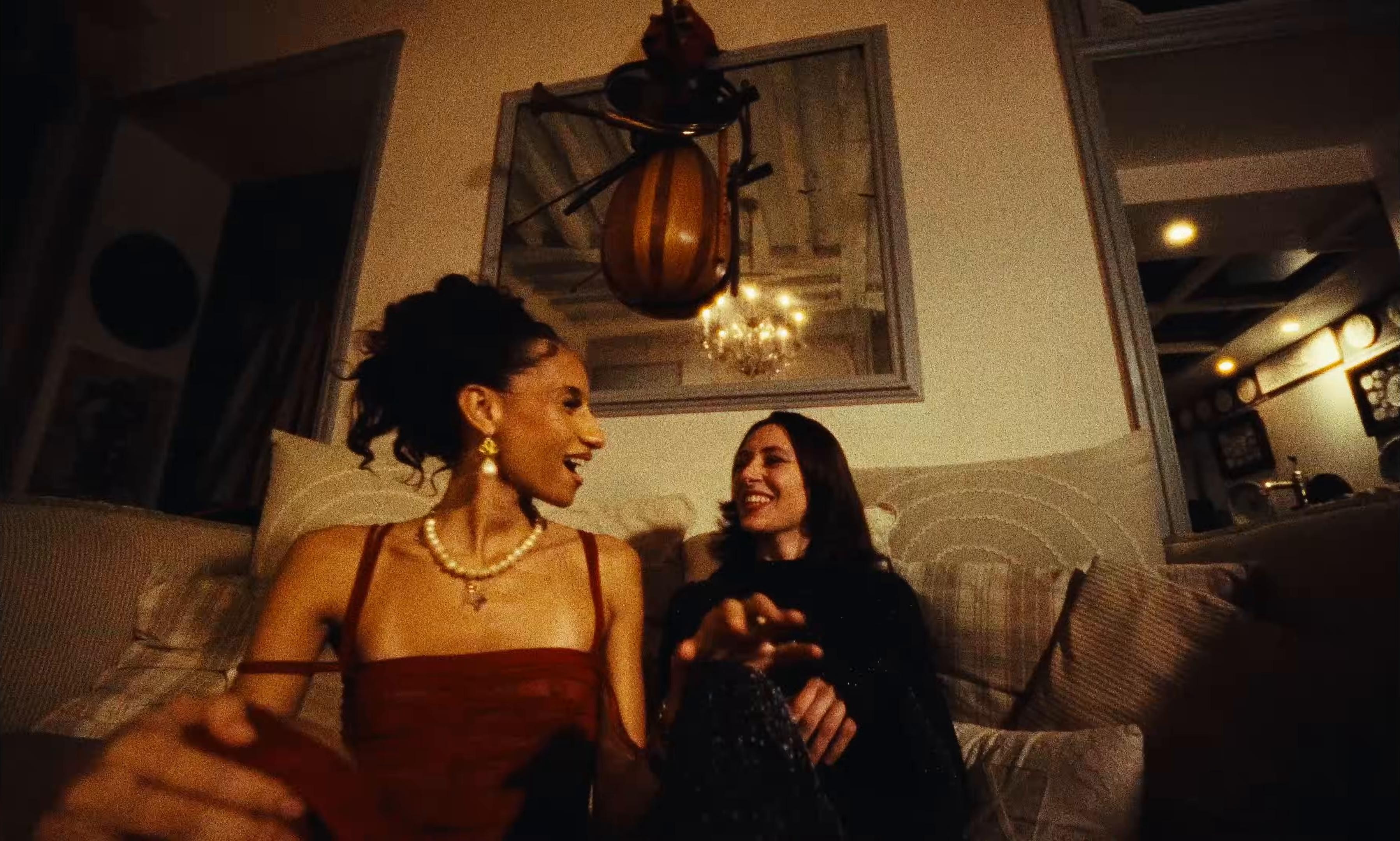 PARAPLUI (2025) —  shot,  lighting