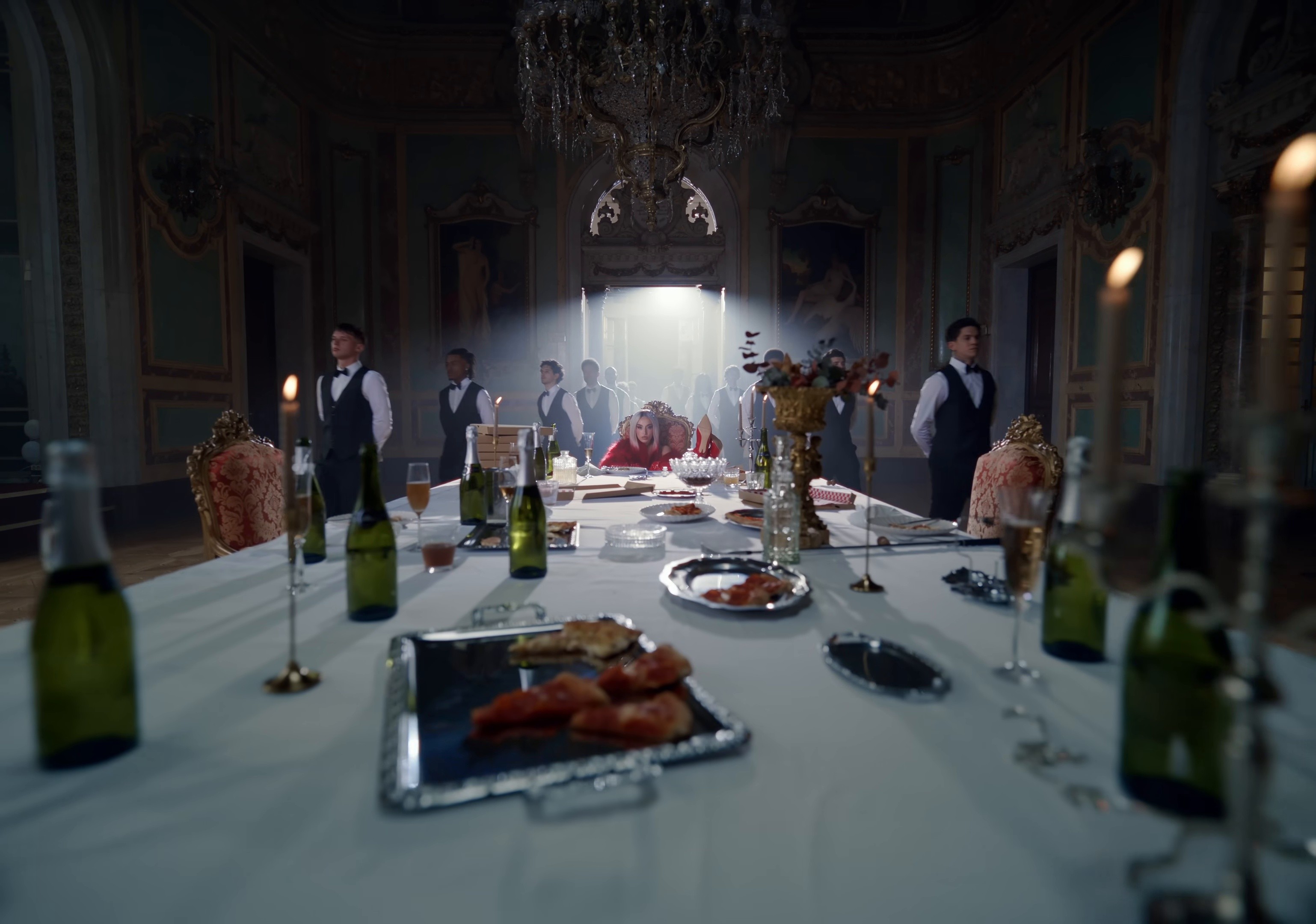 LA REINA (REMIX) (2025) —  shot,  lighting