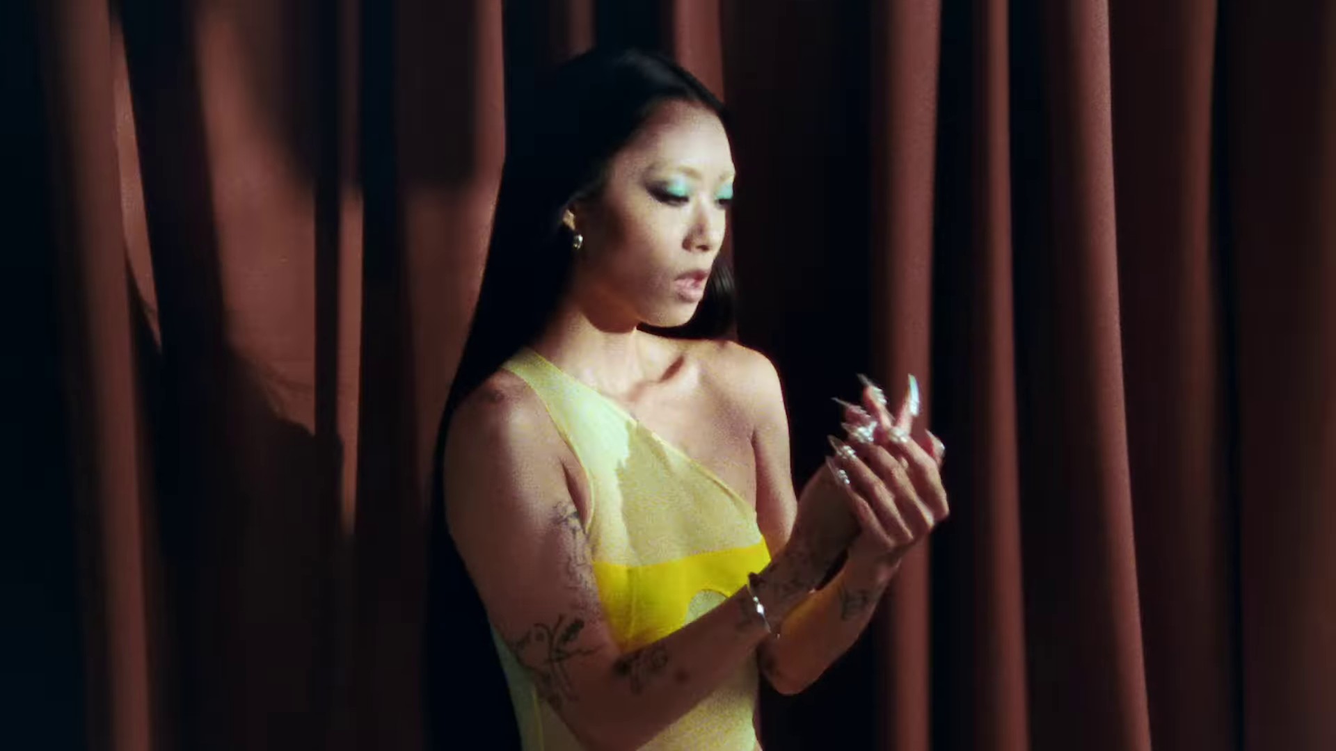 Kiss Me (2023) —  shot,  lighting