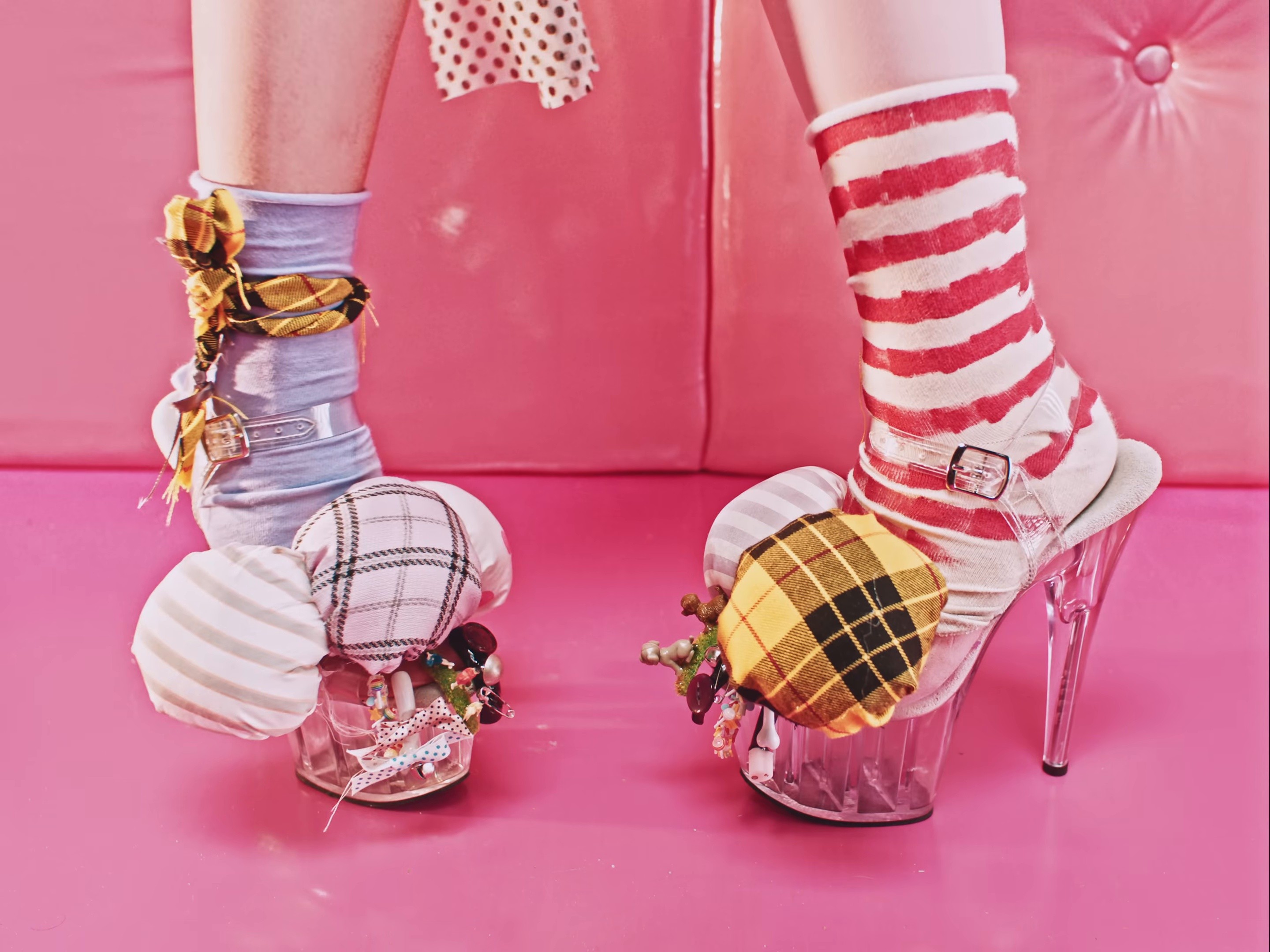 Trinkets  (2025) —  shot,  lighting