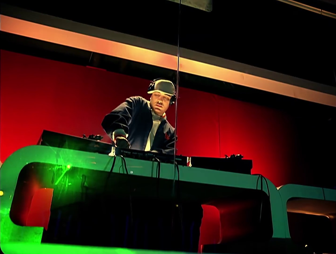 Pon de Replay (2005) —  shot,  lighting