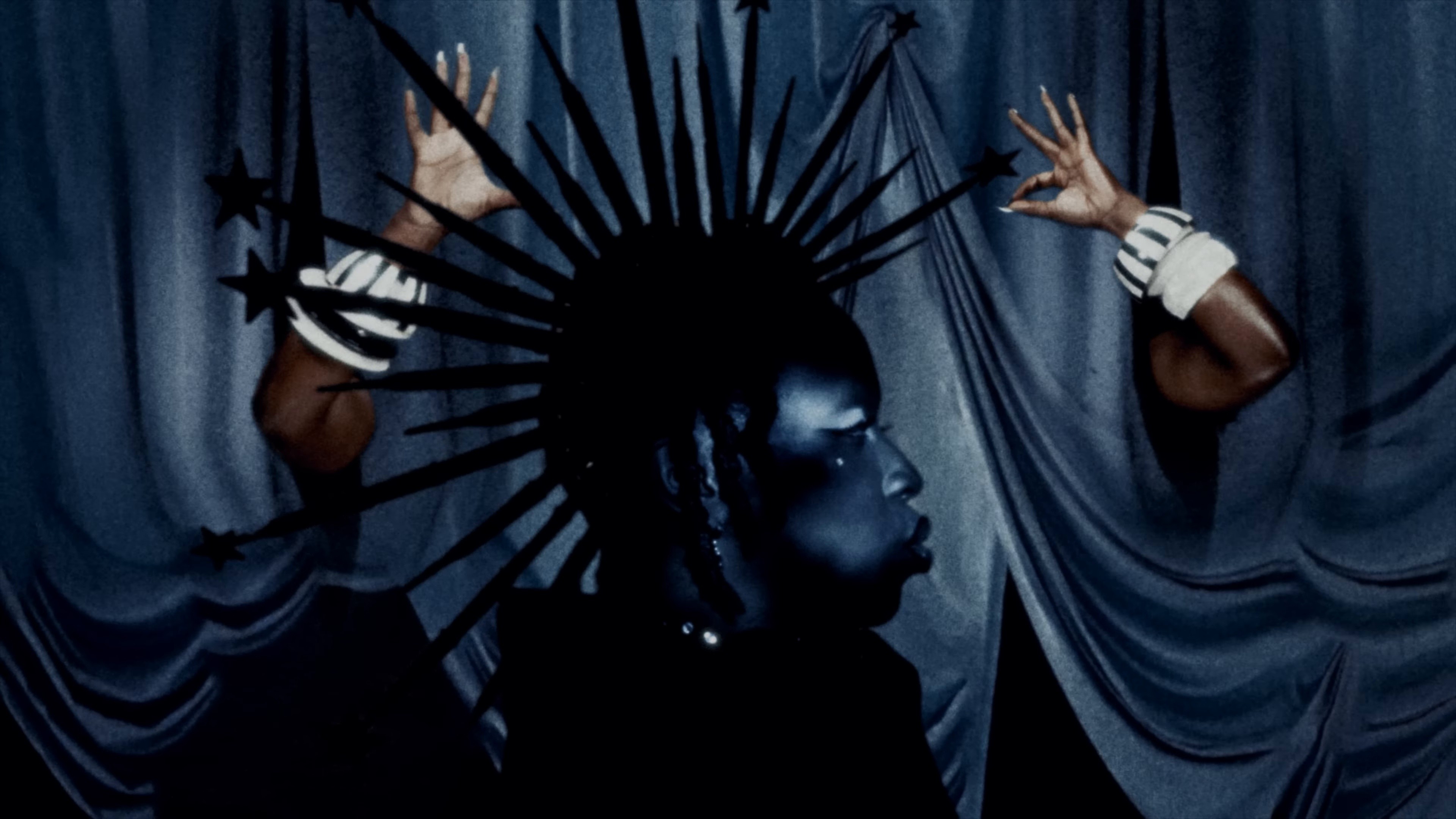 FASHION DESIGNA (2025) —  shot,  lighting