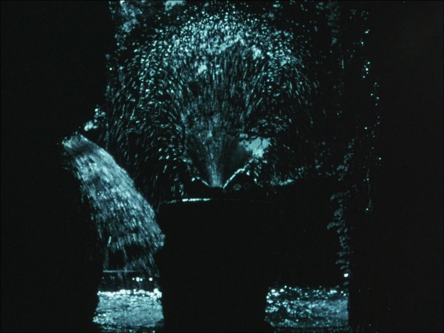 Eaux d'artifice (1953) —  shot,  lighting