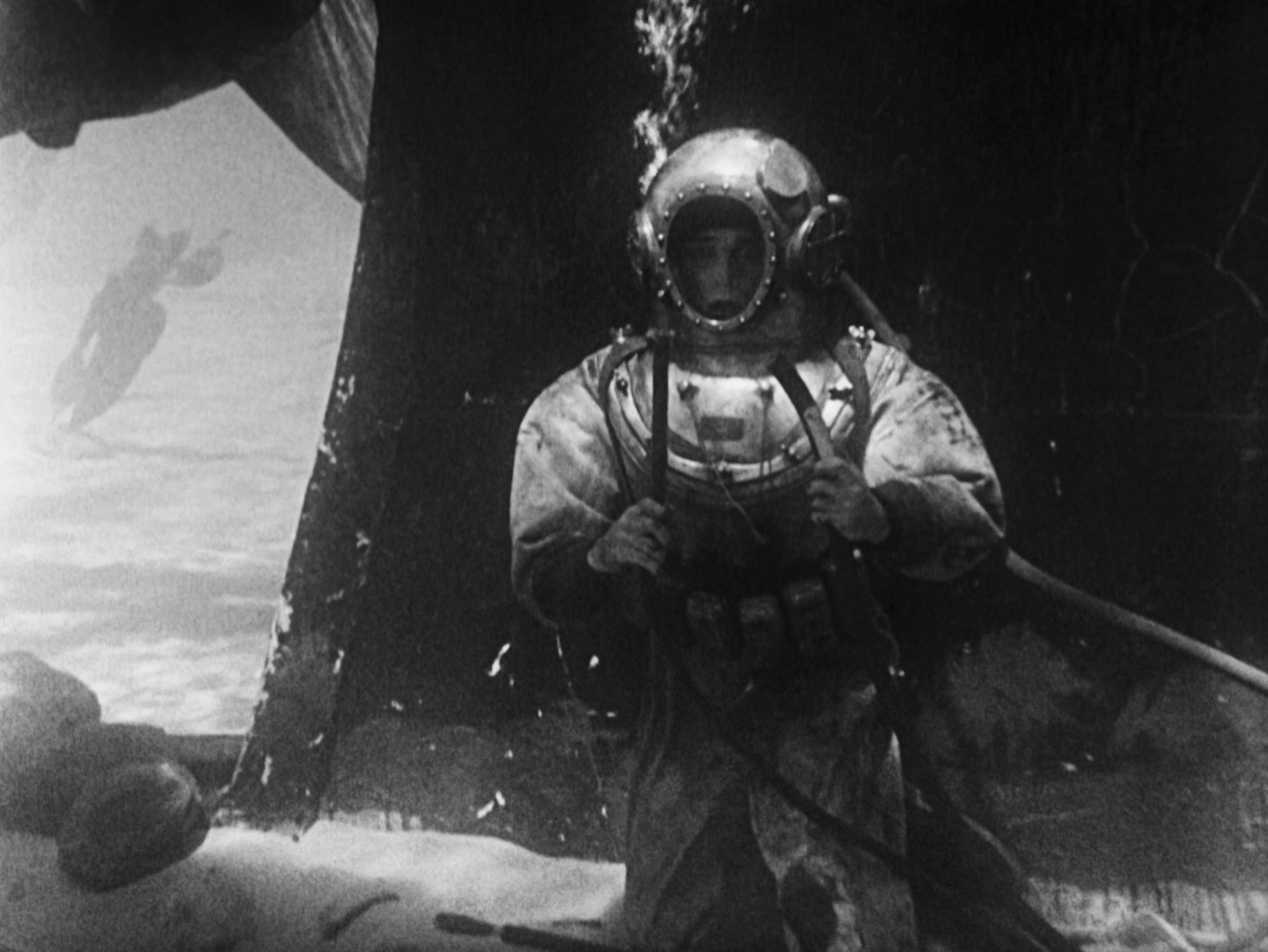 The Navigator (1924) —  shot,  lighting