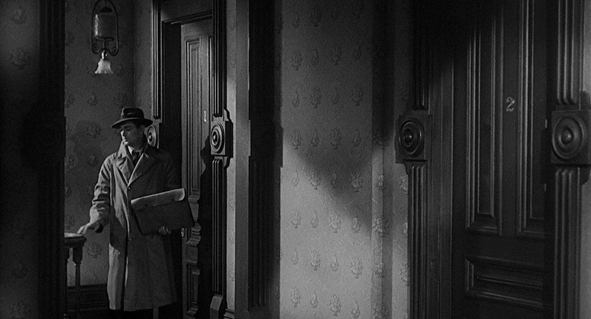 Dead Men Don't Wear Plaid (1982) —  shot,  lighting