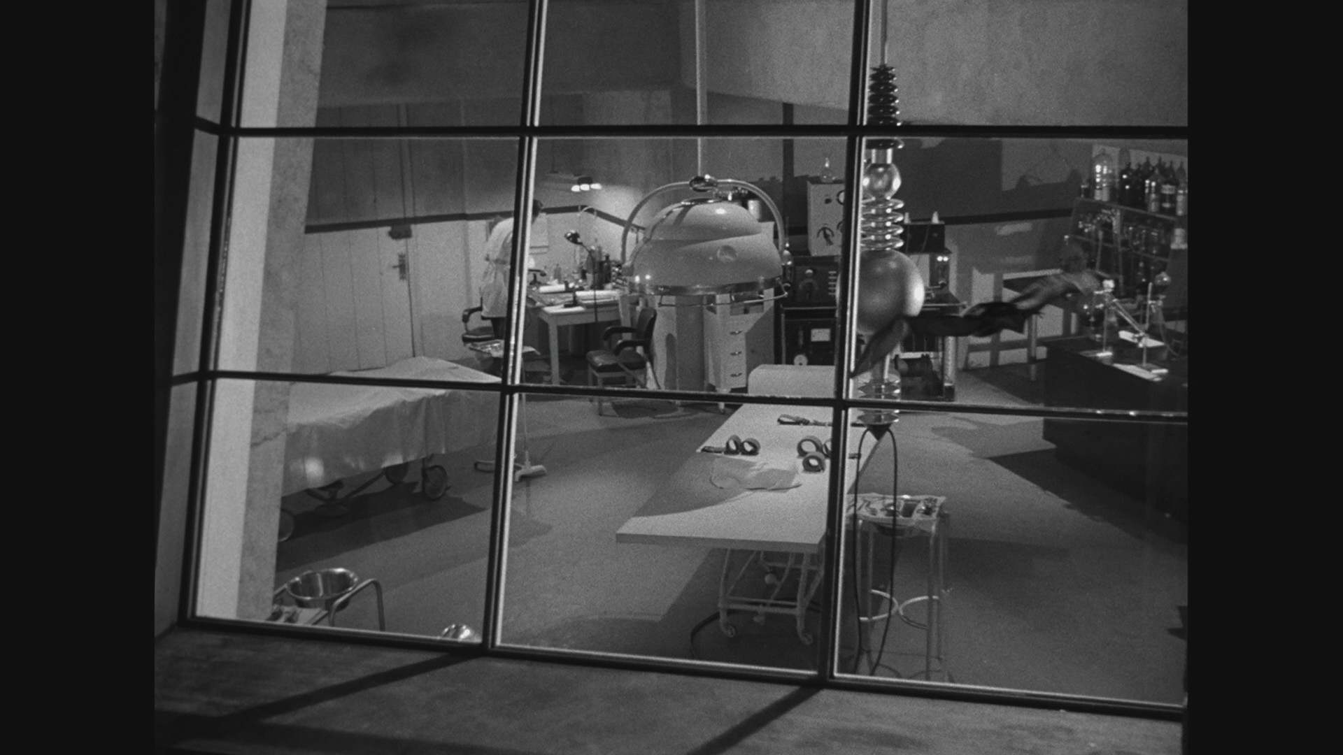 Abbott and Costello Meet Frankenstein (1948) —  shot,  lighting