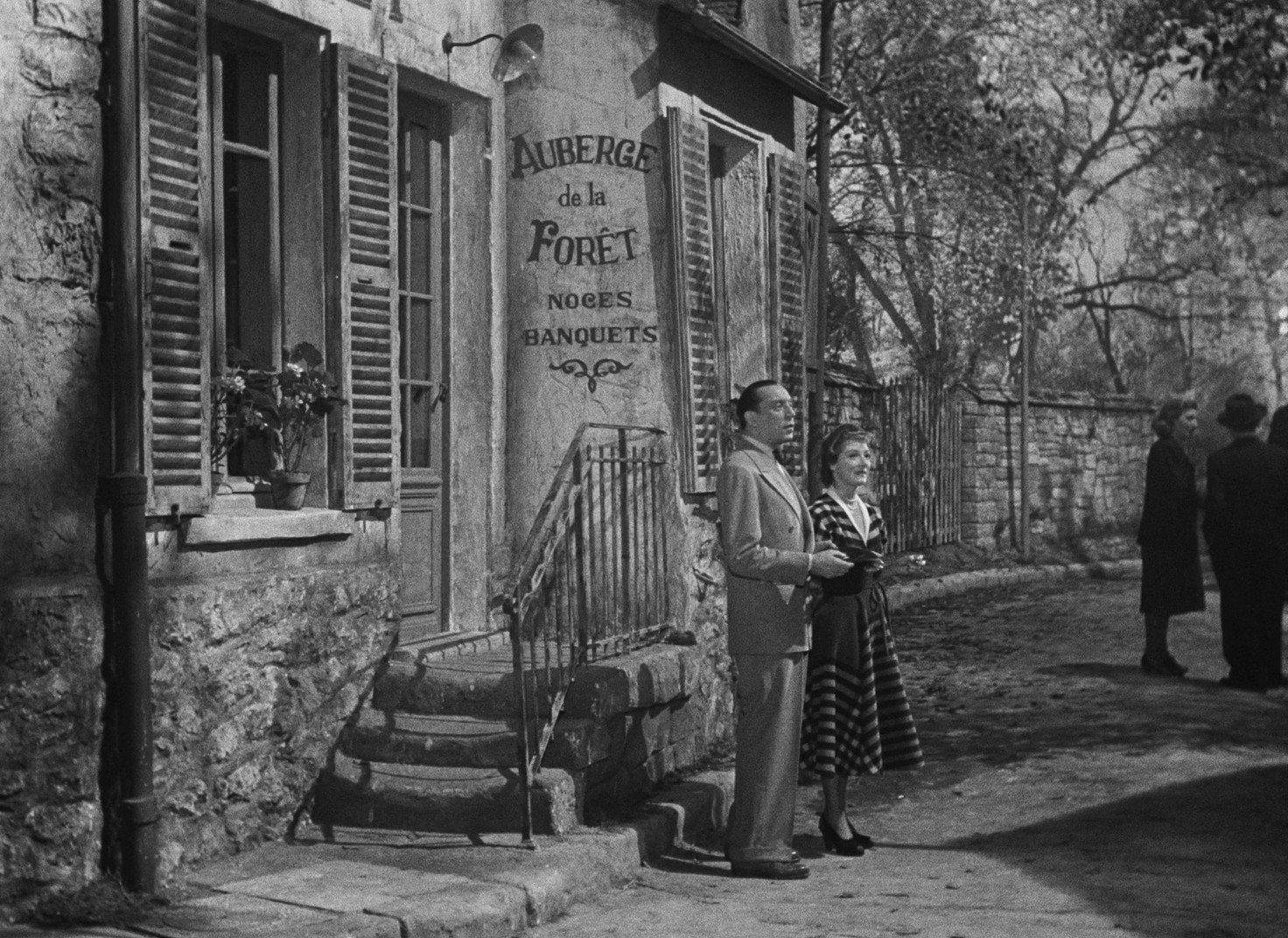 Monelle (1948) —  shot,  lighting