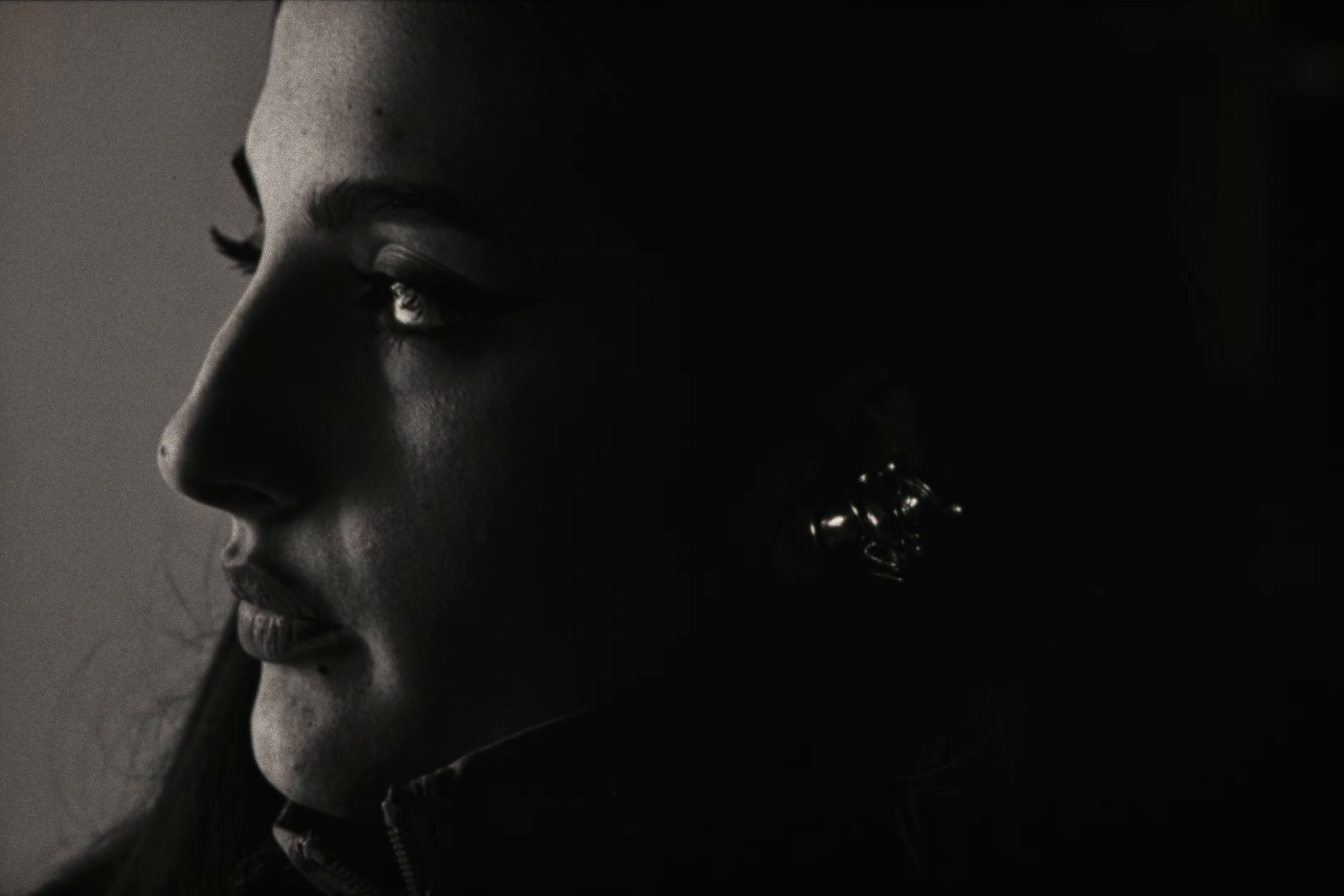 SI LE SOLEIL EXISTE (2025) —  shot,  lighting