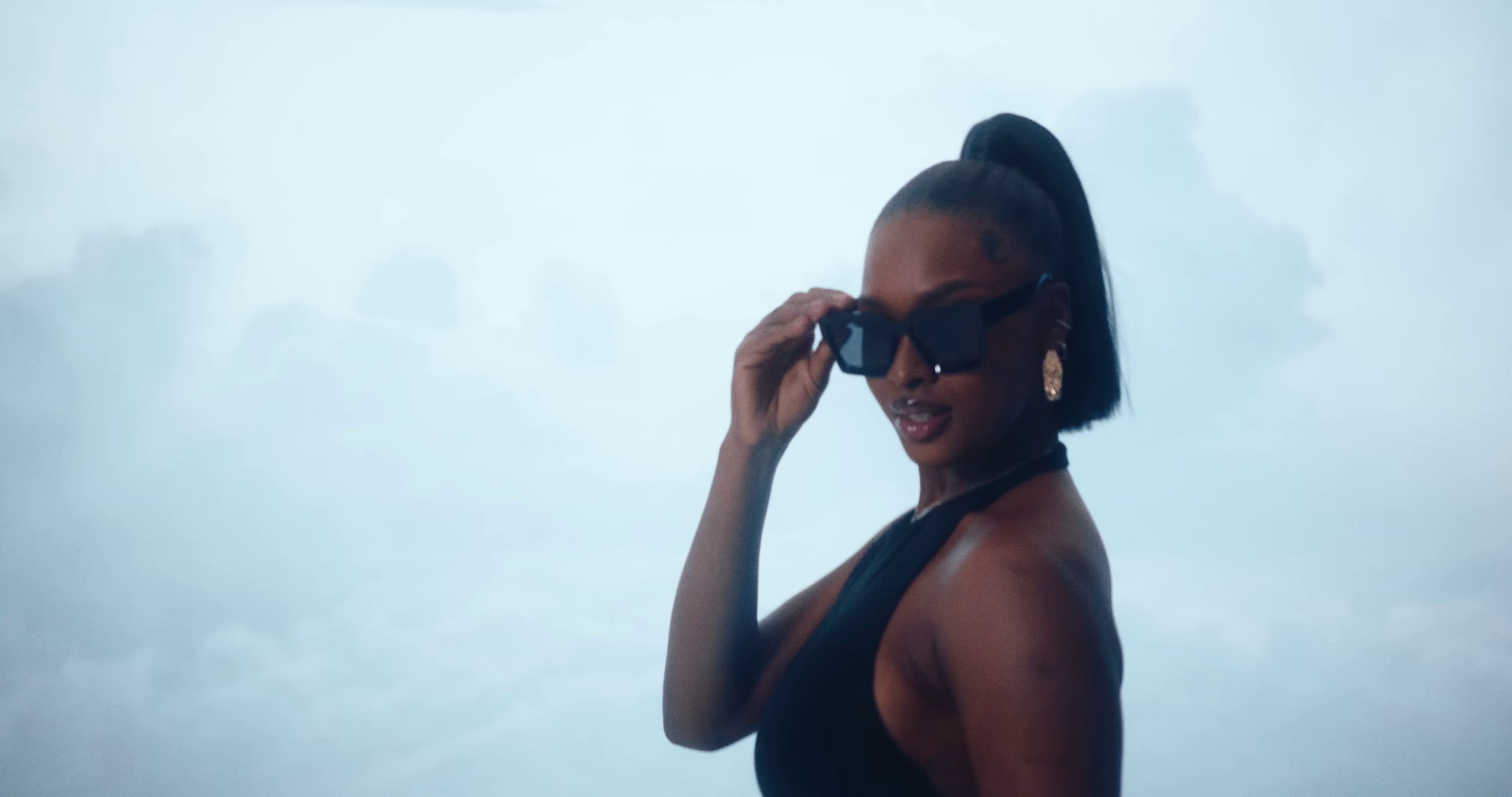 Aïcha  (2023) —  shot,  lighting