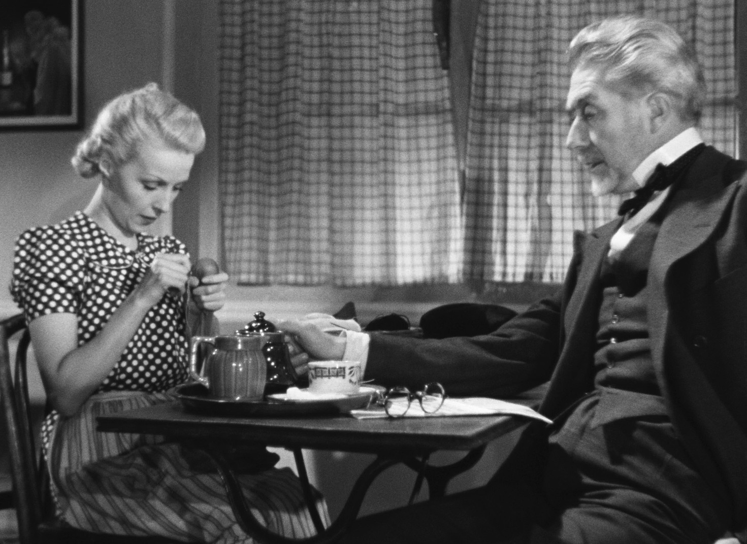 La fin du jour (1939) —  shot,  lighting