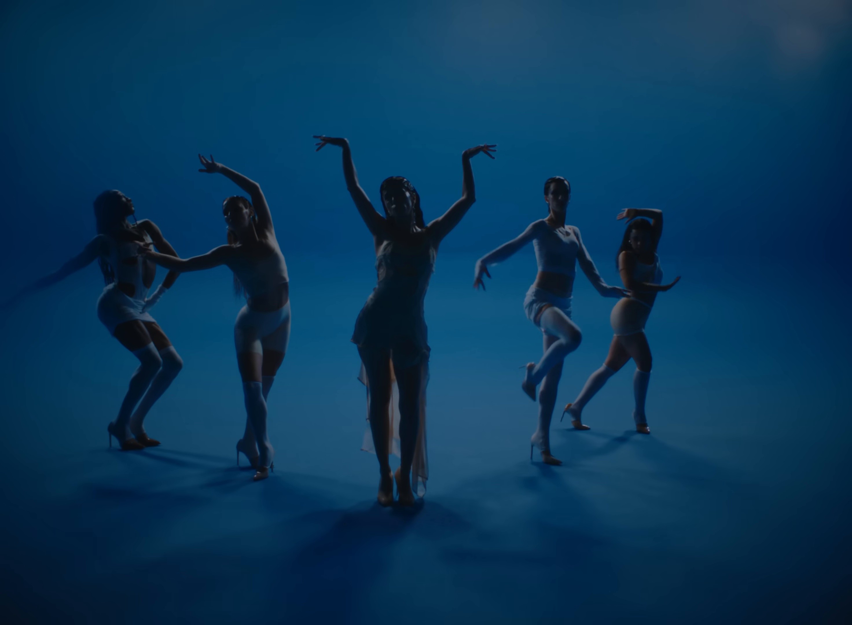 Desliza (2024) —  shot,  lighting