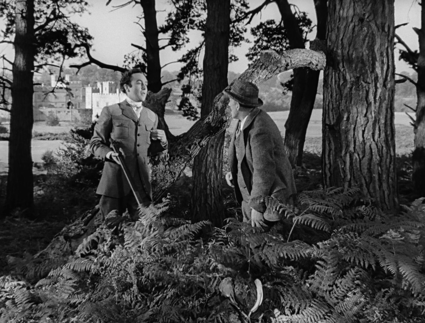 Kind Hearts and Coronets (1949) —  shot,  lighting