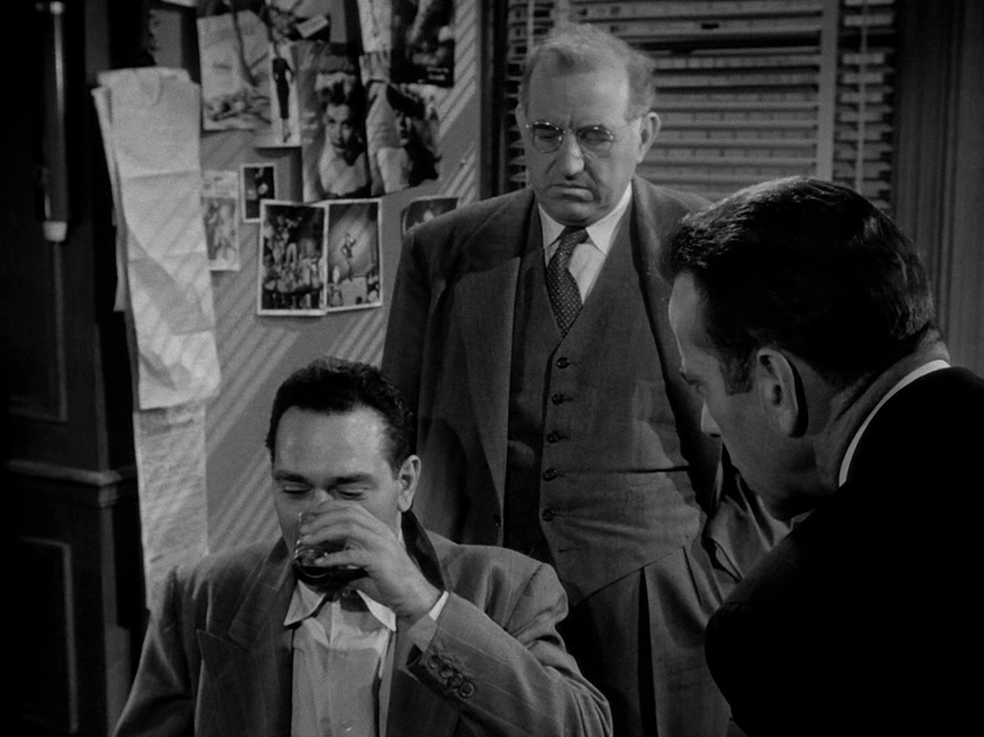 Deadline (1952) —  shot,  lighting