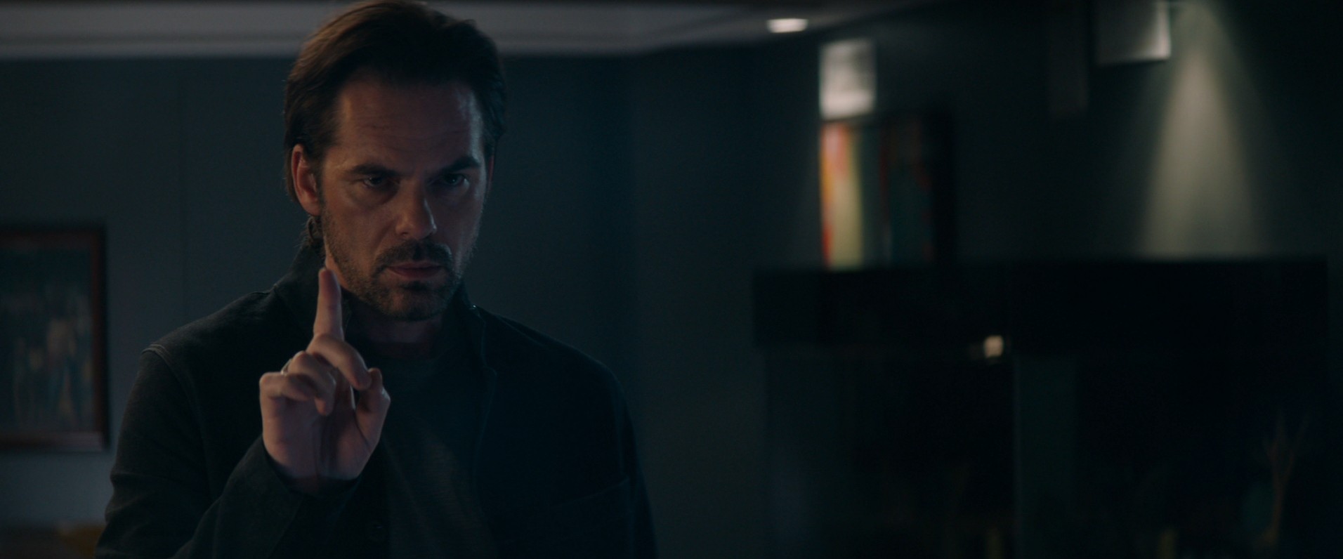 Breaking In (2018) —  shot,  lighting