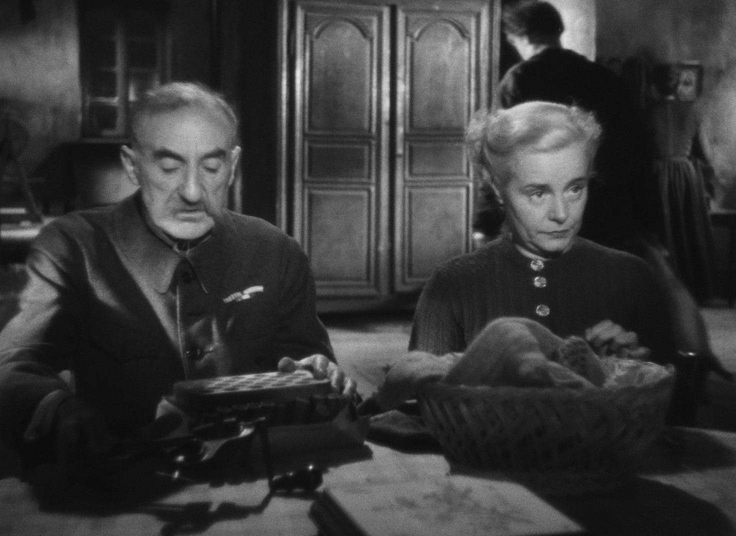 It Happened at the Inn (1943) —  shot,  lighting