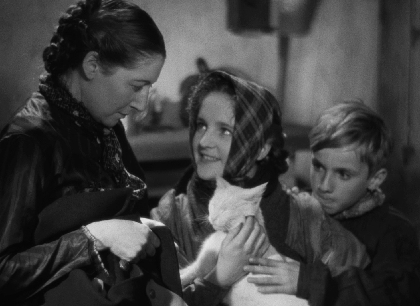 Immortal France (1943) —  shot,  lighting