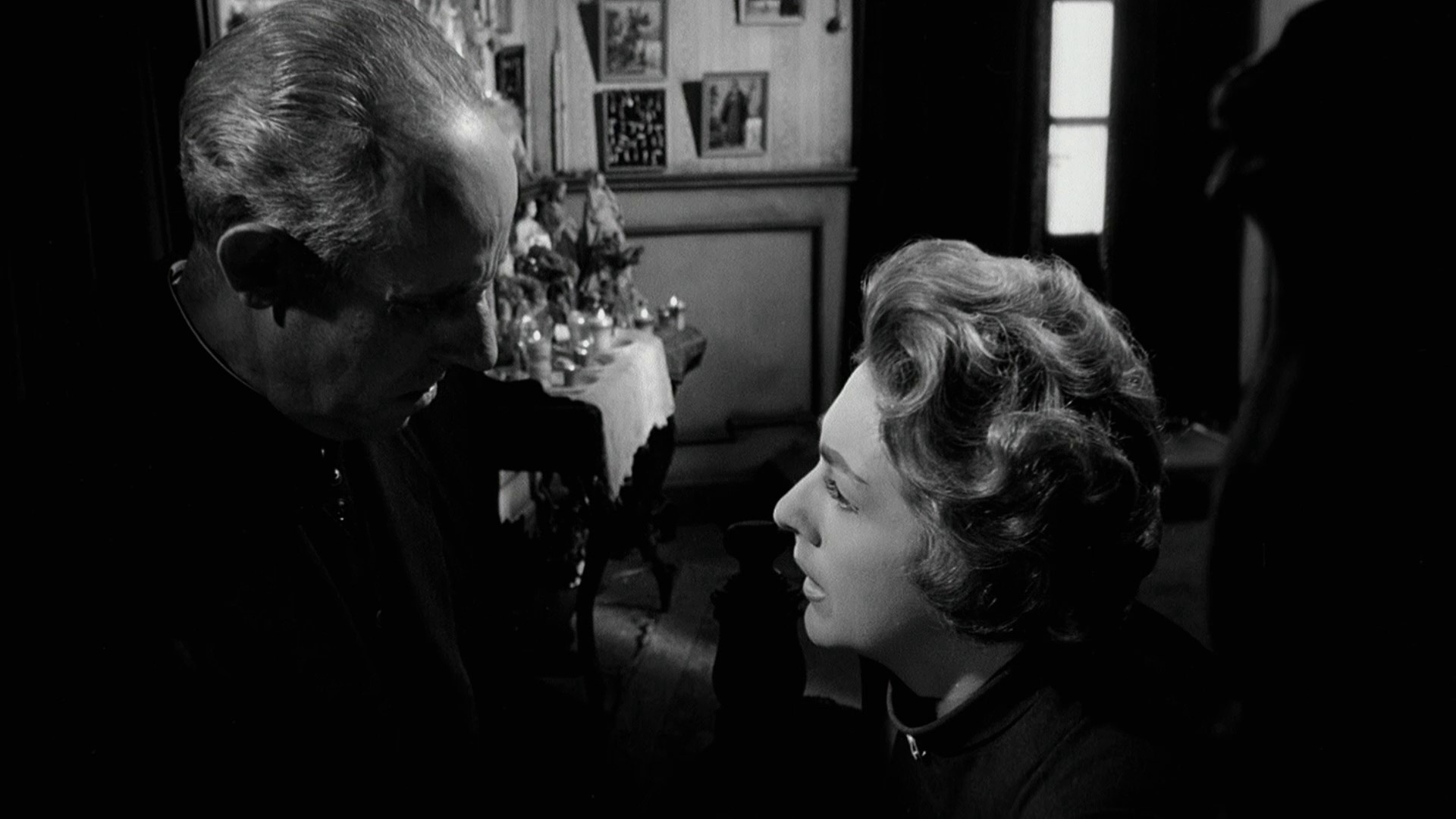 Skeleton of Mrs. Morales (1960) —  shot,  lighting