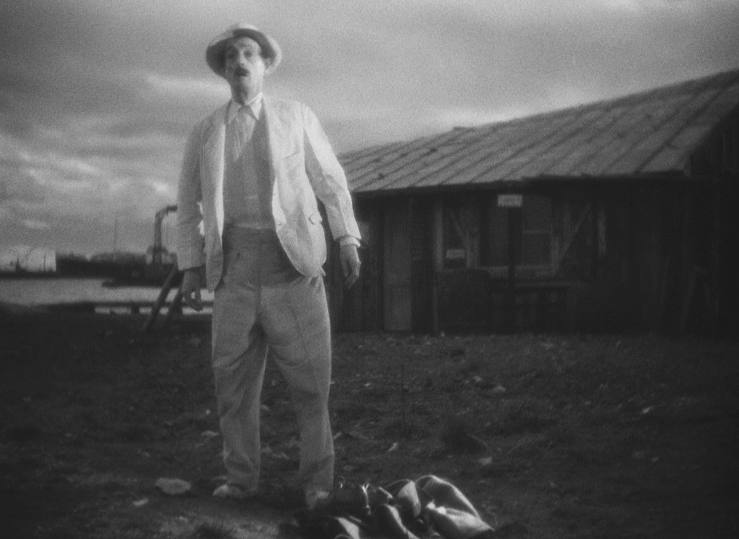 Port of Shadows (1938) —  shot,  lighting