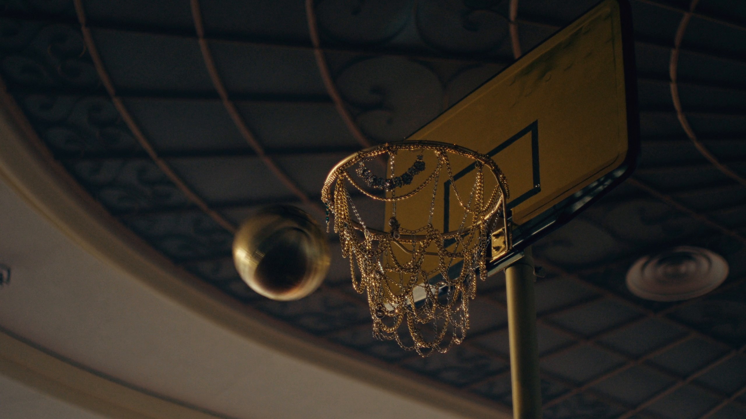 Royal Bliss - Nacimos Tarde (2024) —  shot,  lighting