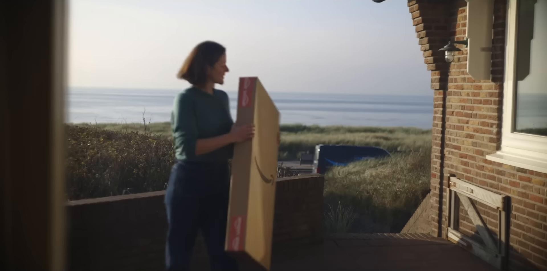 Amazon - Moving Day (2025) —  shot,  lighting