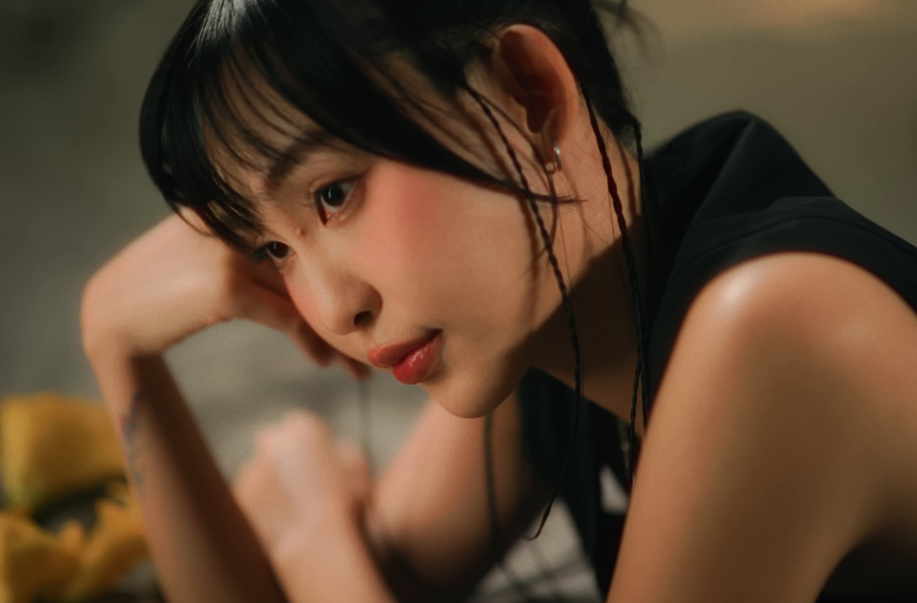 Nằm Bên Anh (2025) —  shot,  lighting