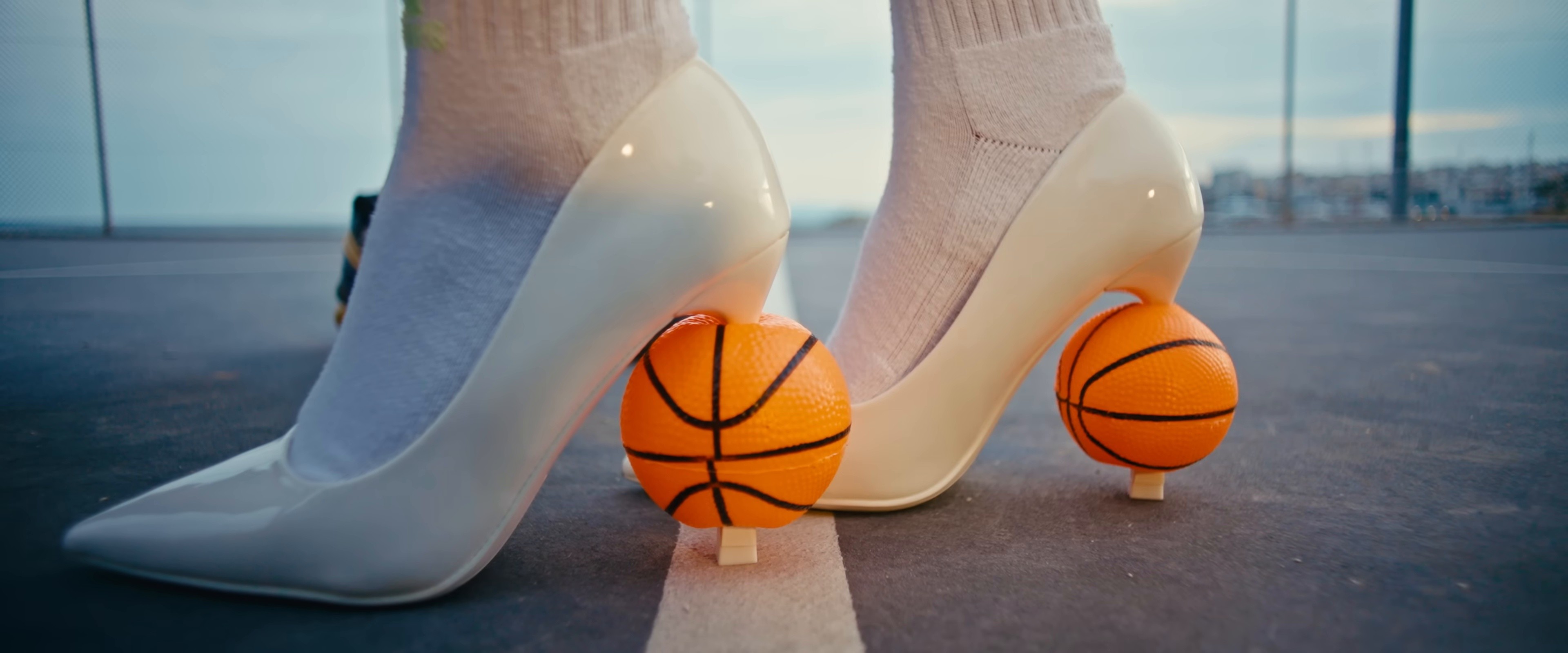 FANATICO (2025) —  shot,  lighting