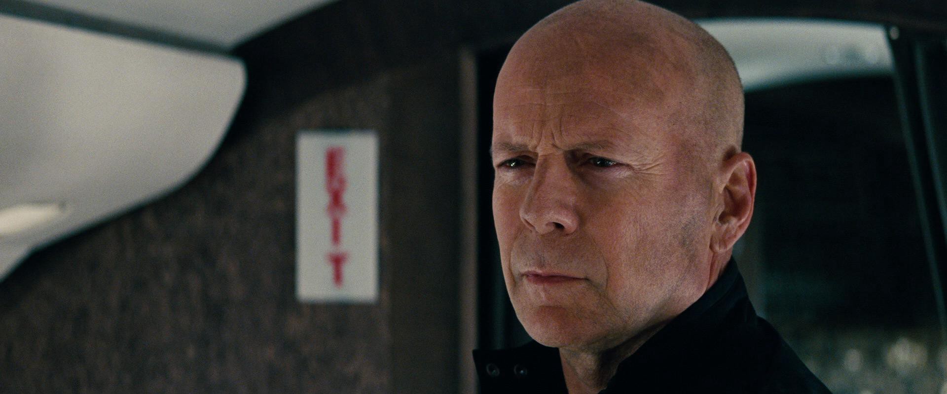 RED 2 (2013) —  shot,  lighting