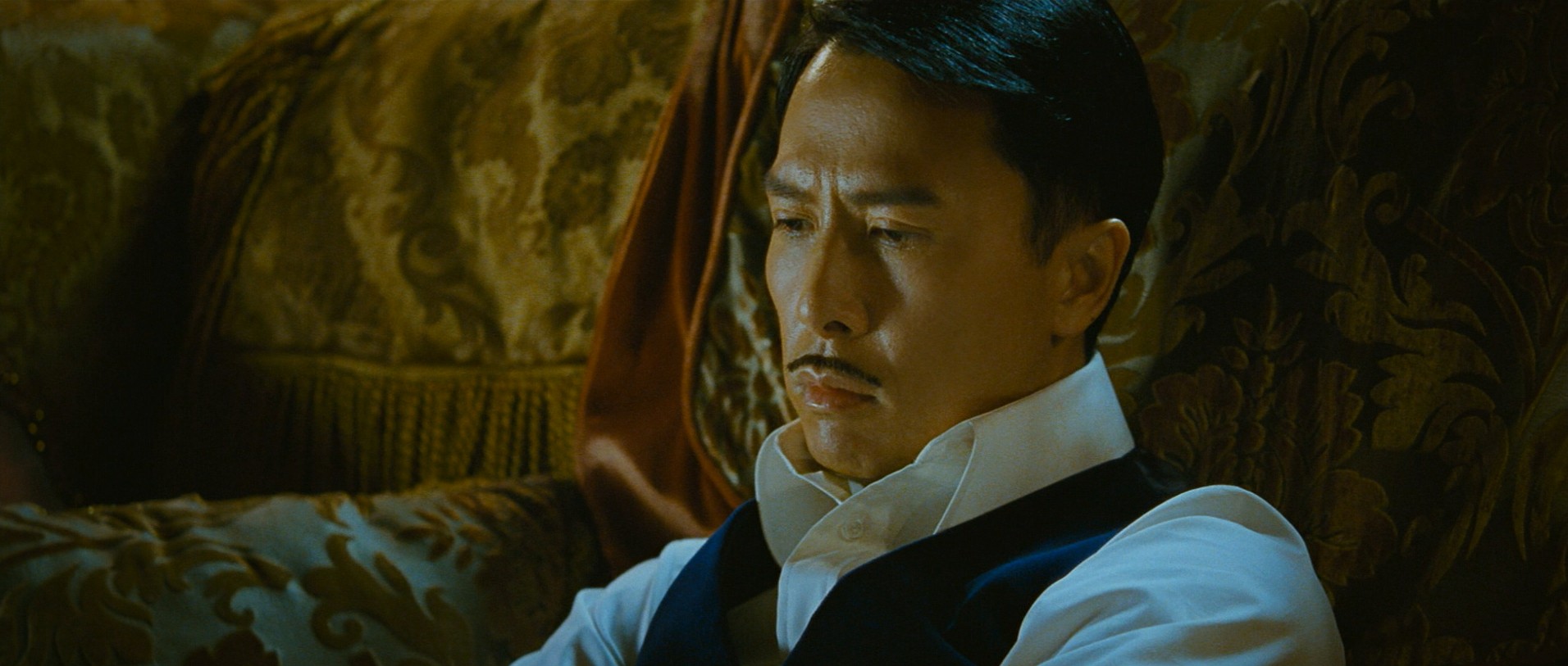 Jing wu feng yun: Chen Zhen (2010) —  shot,  lighting