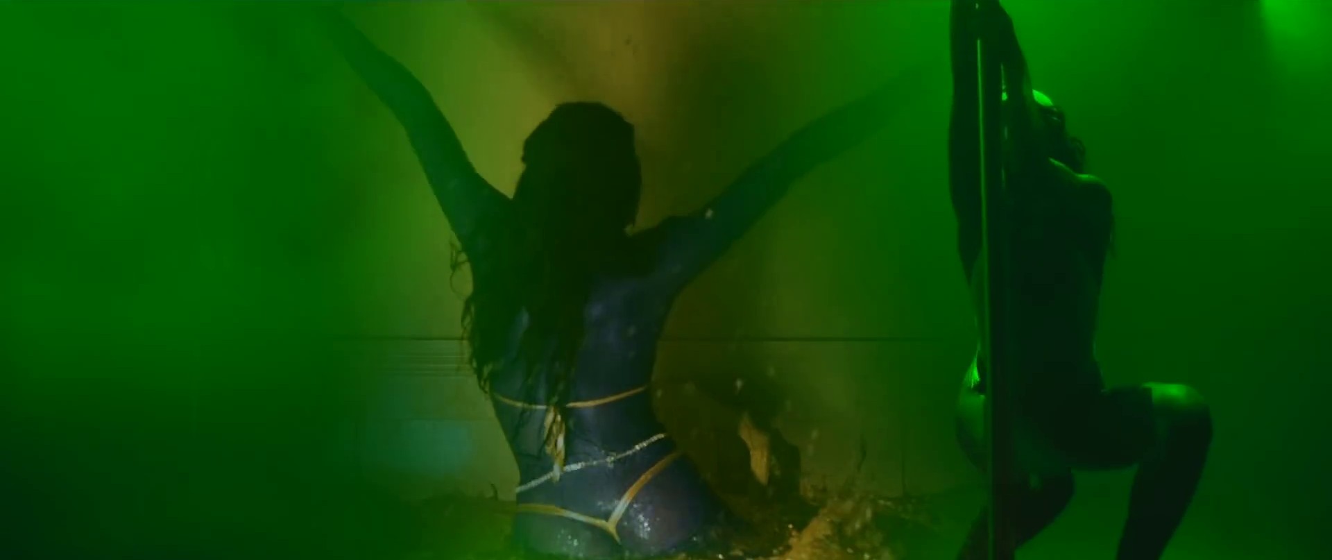 Pour it up (2013) —  shot,  lighting