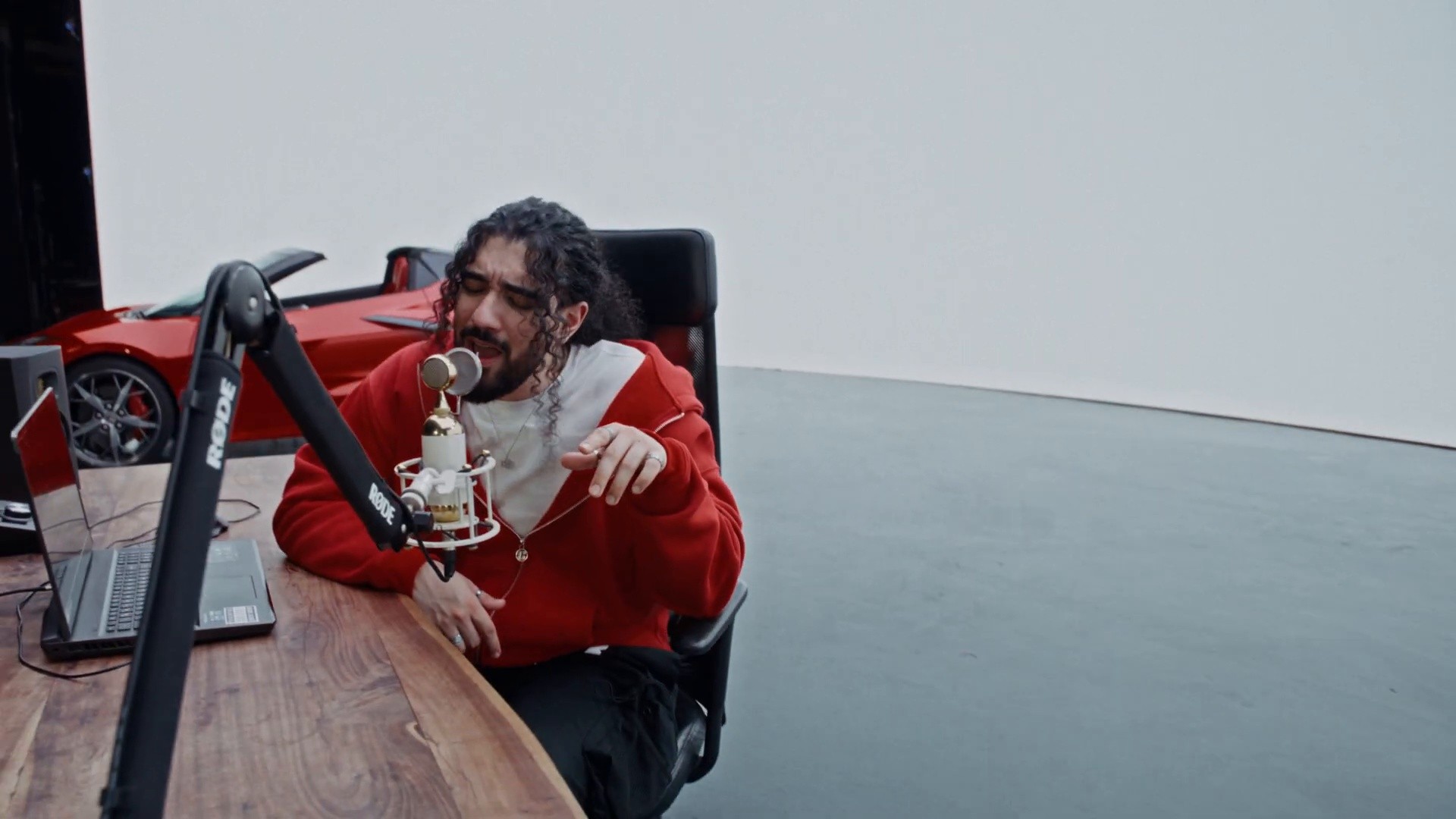 Sexting (2025) —  shot,  lighting