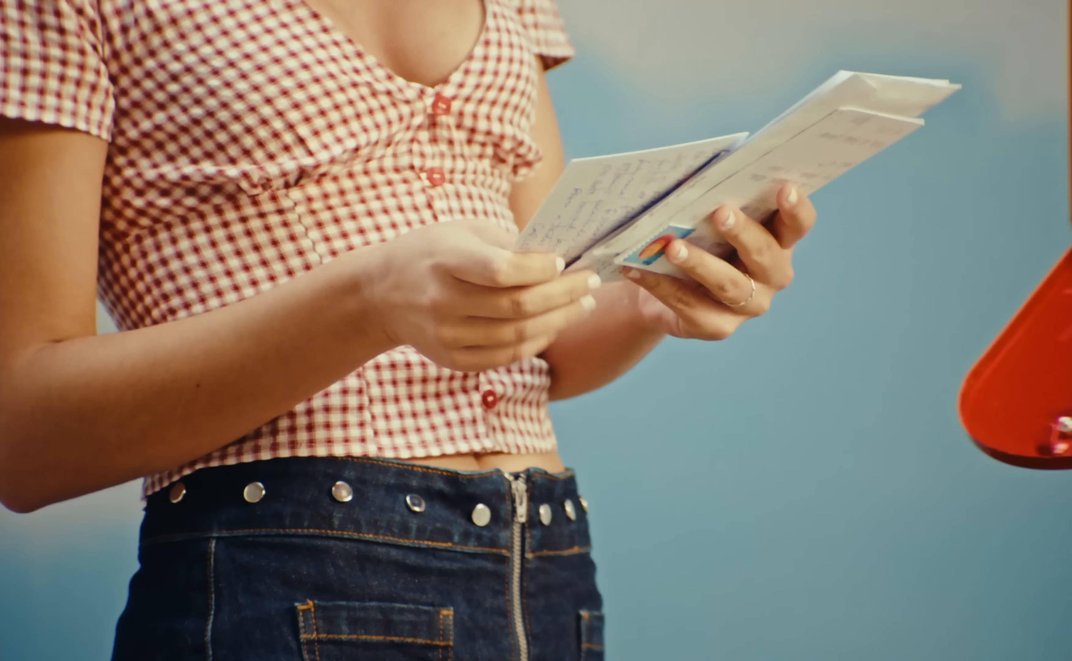 en mi balcon (2025) —  shot,  lighting
