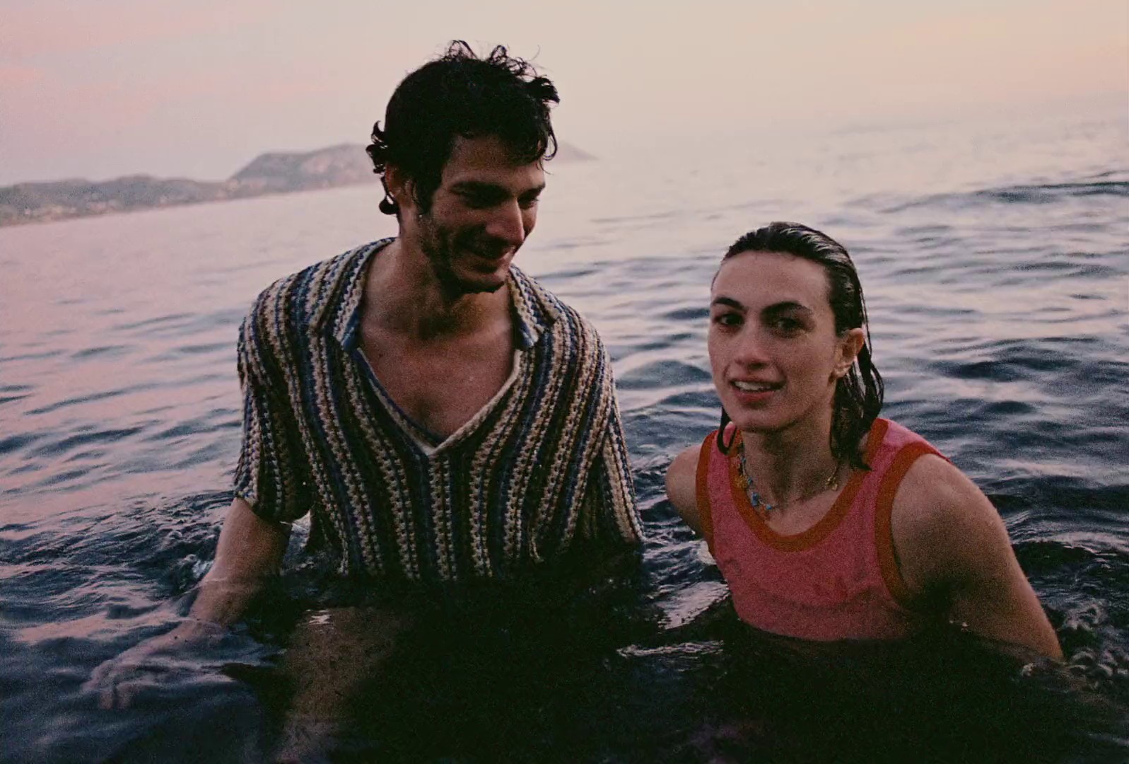 Amstel - Πάμε να αφήσουμε το μυαλό να ανασάνει… (2024) —  shot,  lighting