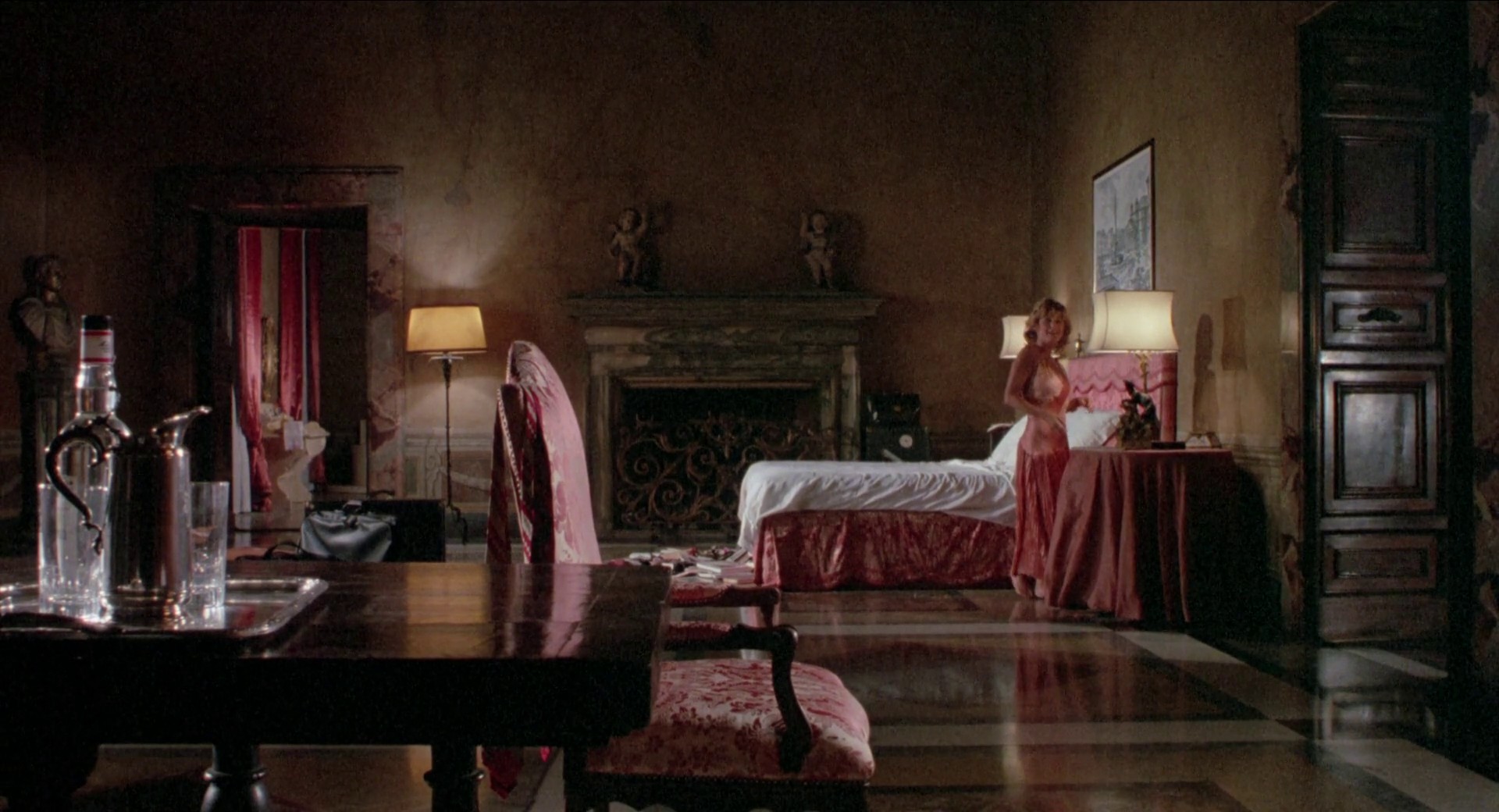 The Belly of an Architect (1987) —  shot,  lighting