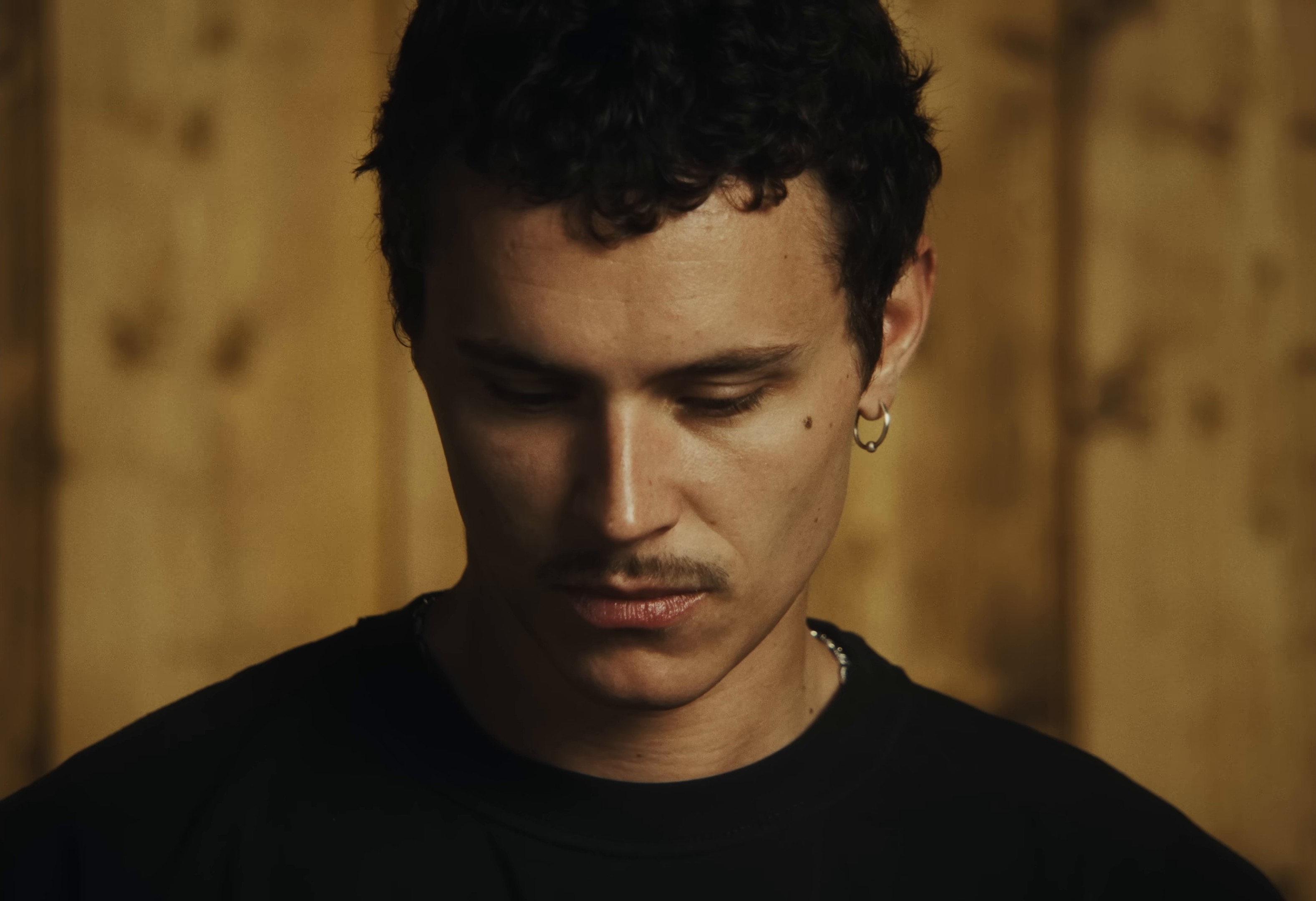 Especial (2024) —  shot,  lighting