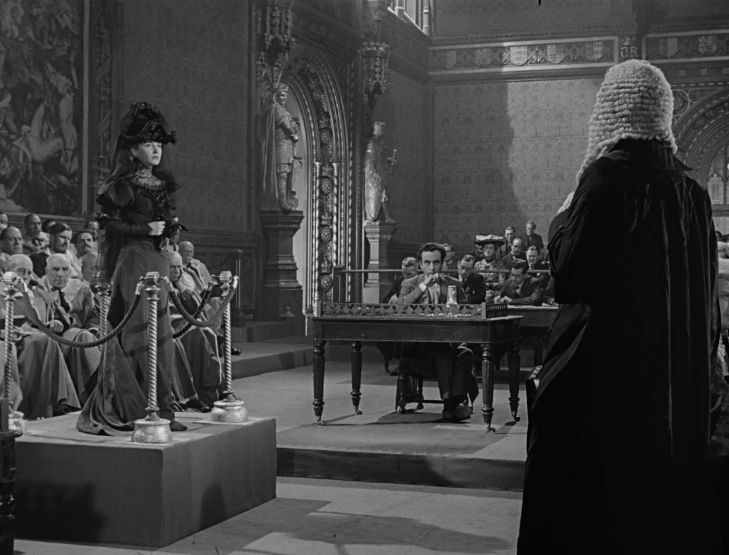 Kind Hearts and Coronets (1949) —  shot,  lighting