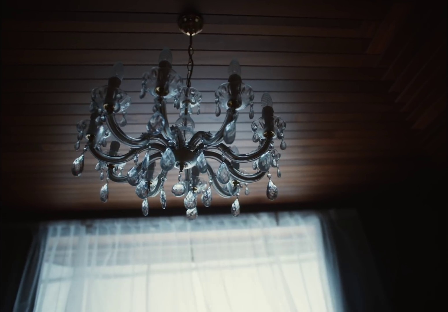 Caroline (2020) —  shot,  lighting