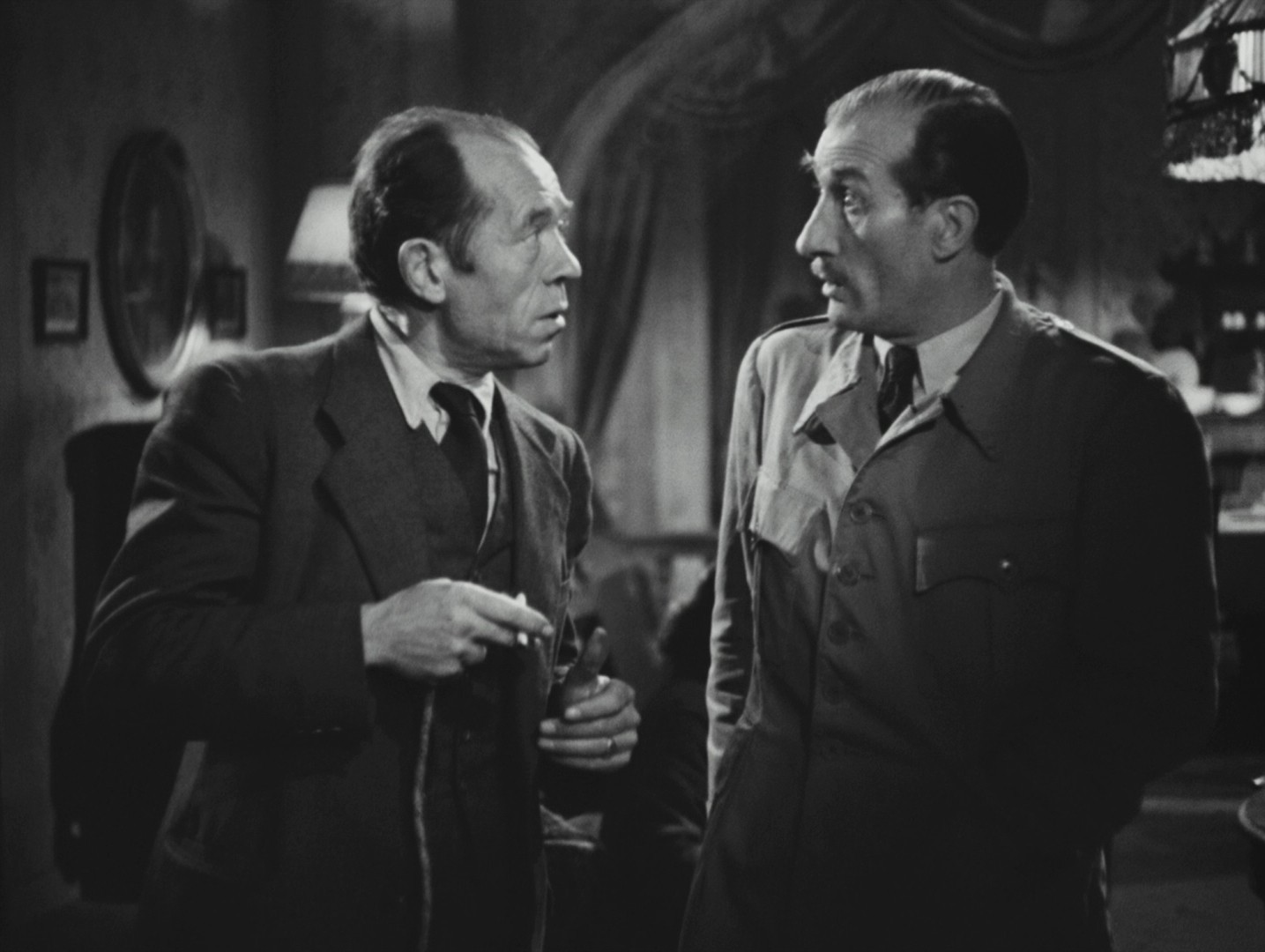 The Murderer Lives at Number 21 (1942) —  shot,  lighting