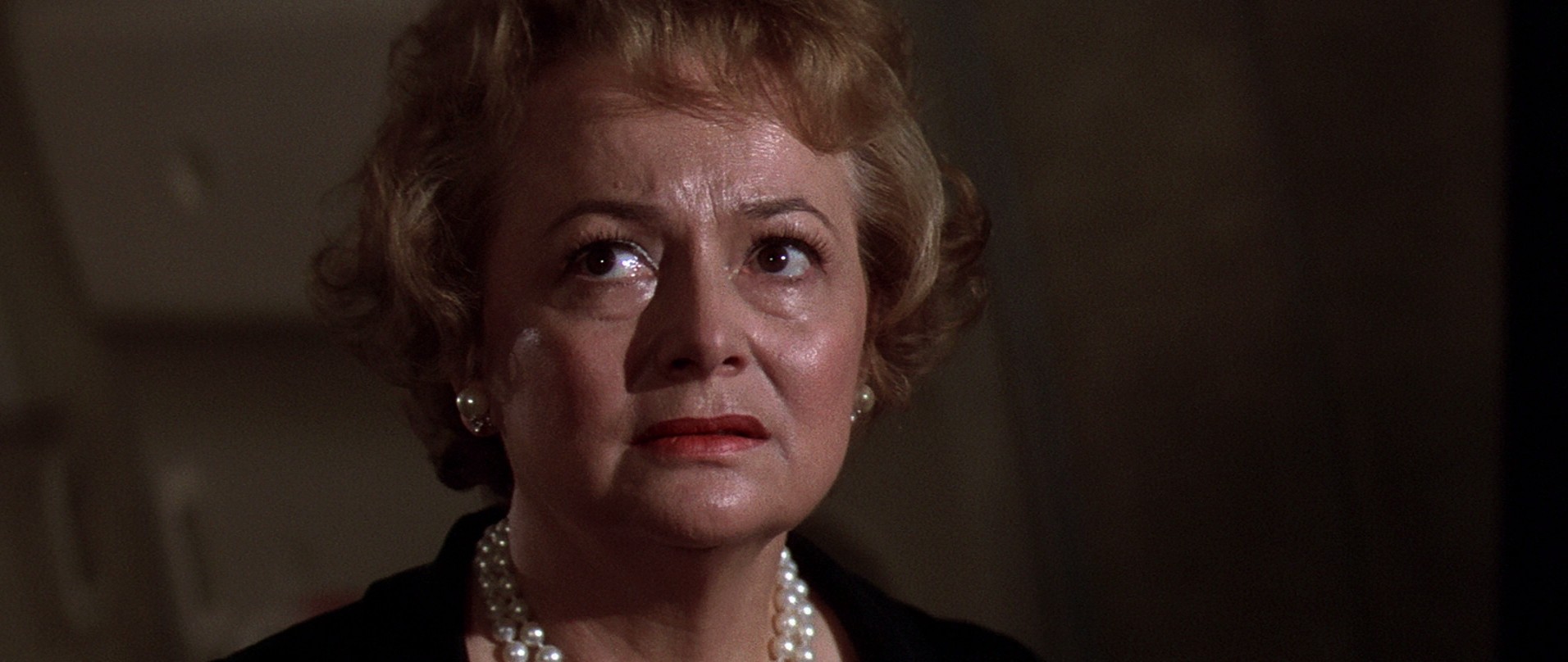 Airport '77 (1977) —  shot,  lighting