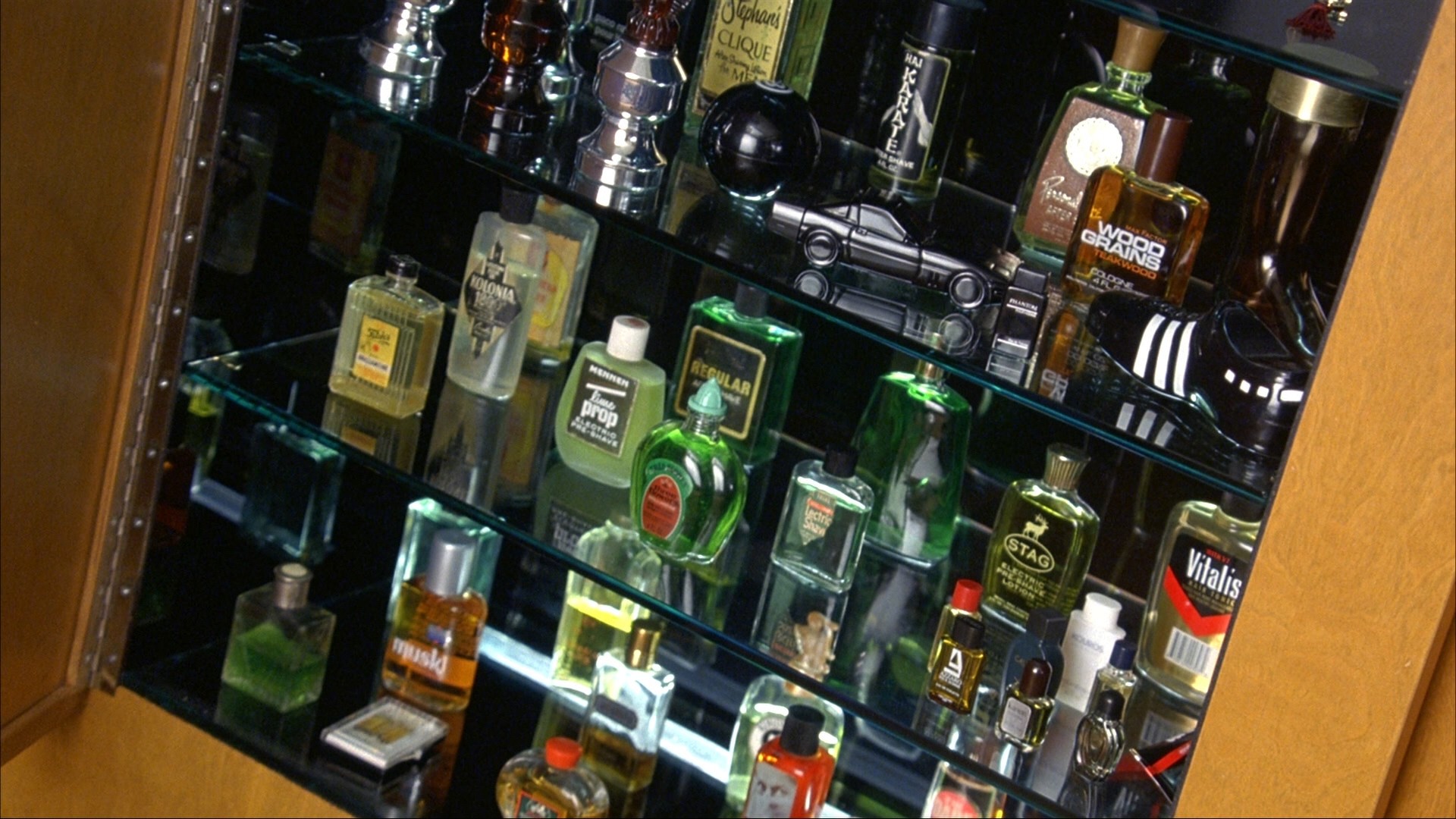 Anchorman: The Legend of Ron Burgundy (2004) —  shot,  lighting