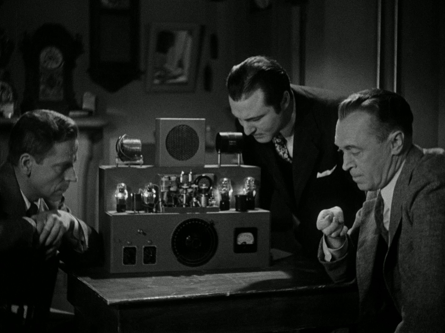 Escape in the Fog (1945) —  shot,  lighting