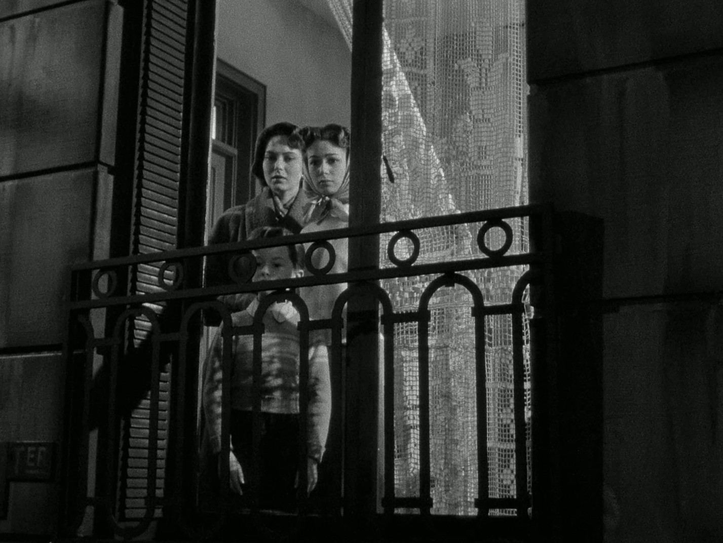 Assignment: Paris (1952) —  shot,  lighting