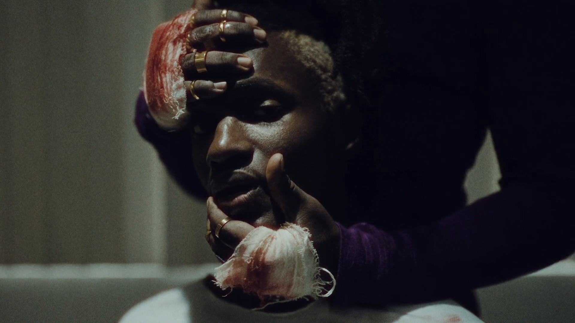 Algo Personal (2022) —  shot,  lighting