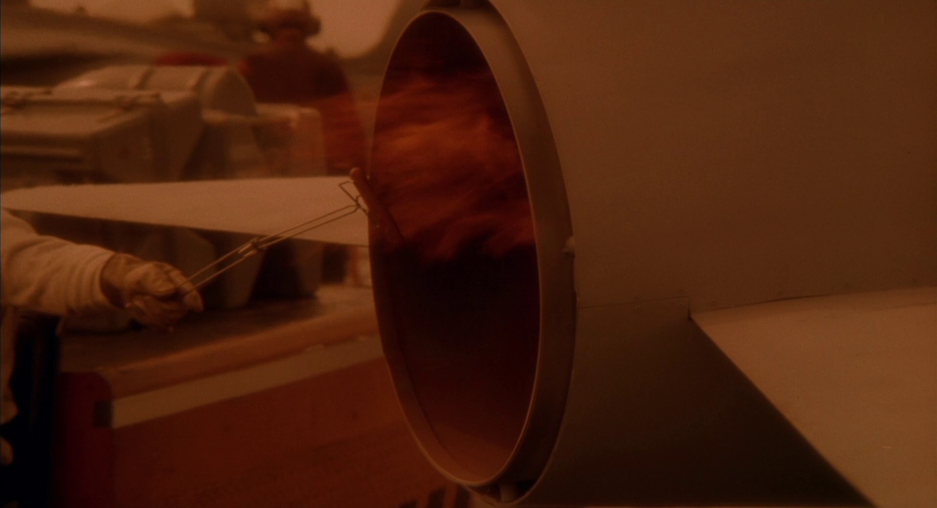 Hot Shots! (1991) —  shot,  lighting